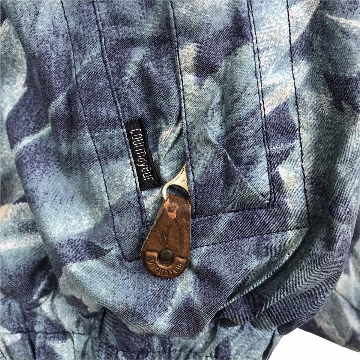 Japanese Brand COURMAYEUR Leaf Overprint Japanese Brand Ski Outdoor Jacket Size US L / EU 52-54 / 3 - 5 Thumbnail
