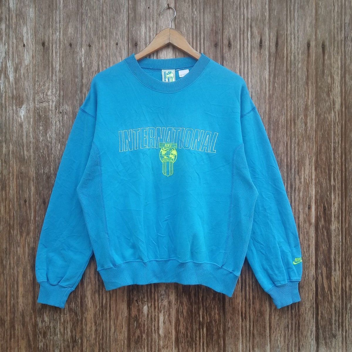 Nike International Nike Court Nike Swoosh Sweatshirt