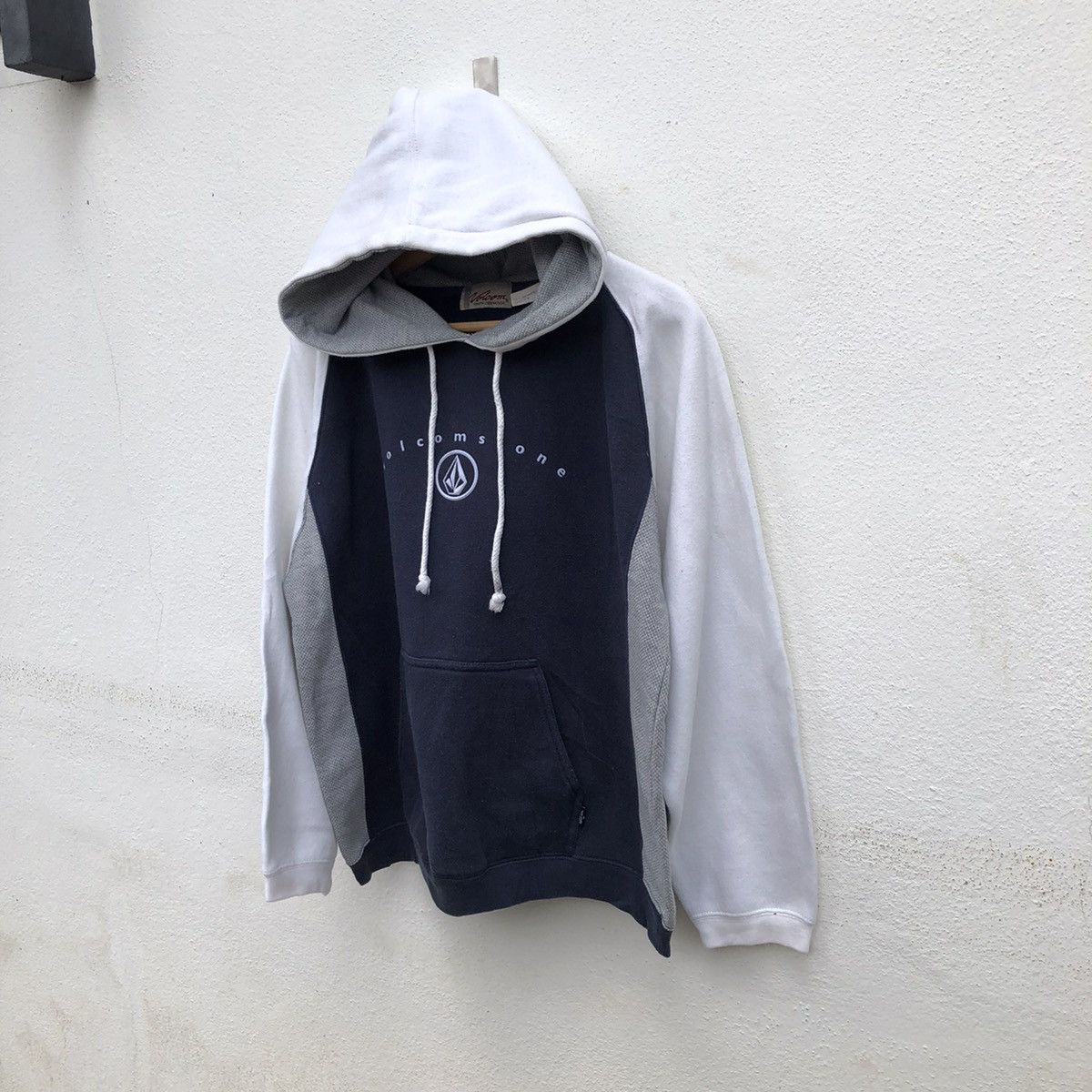 Japanese Brand HOODIE VOLCOM STONE YOUTH LIBERATION BIG LOGO Size US S / EU 44-46 / 1 - 2 Thumbnail