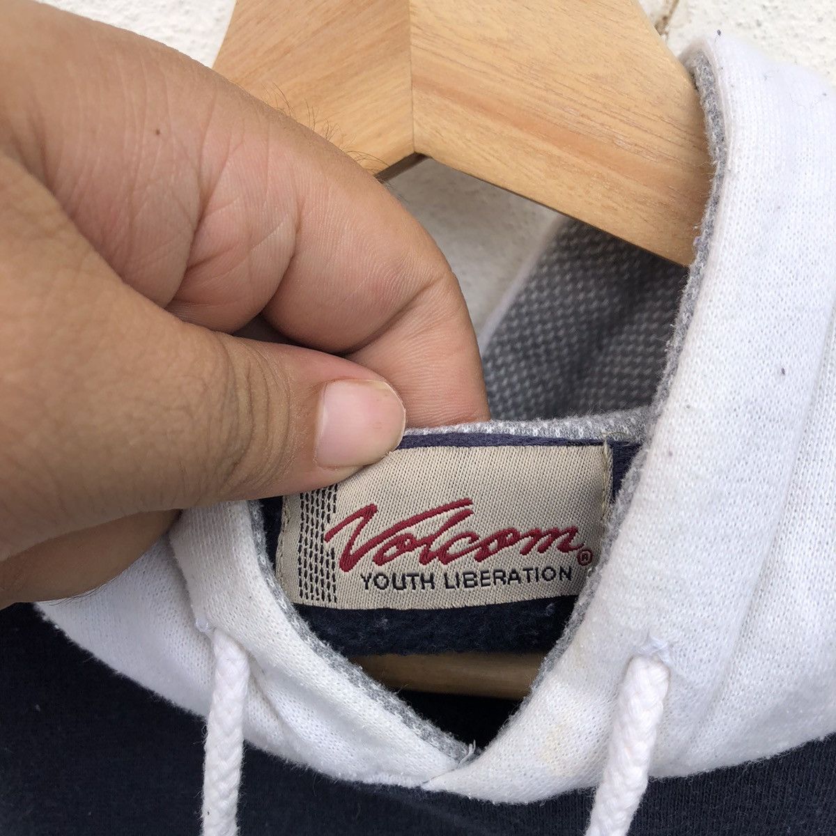 Japanese Brand HOODIE VOLCOM STONE YOUTH LIBERATION BIG LOGO Size US S / EU 44-46 / 1 - 7 Thumbnail