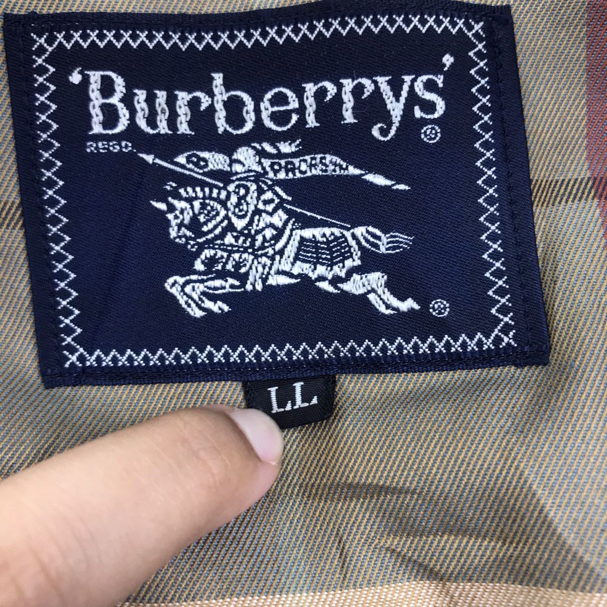 Burberry BURBERRYS LONDON Tartan Nova Check Bomber Jacket Size US L / EU 52-54 / 3 - 7 Thumbnail