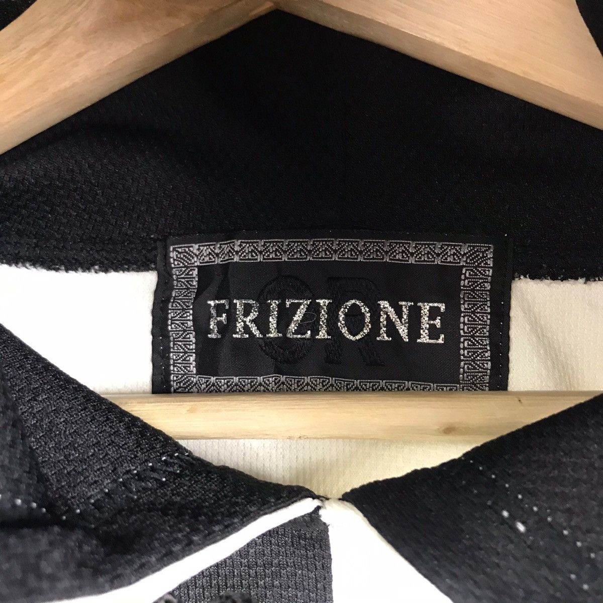FRIZIONE Italy Colour Block Black White Sweatshirt