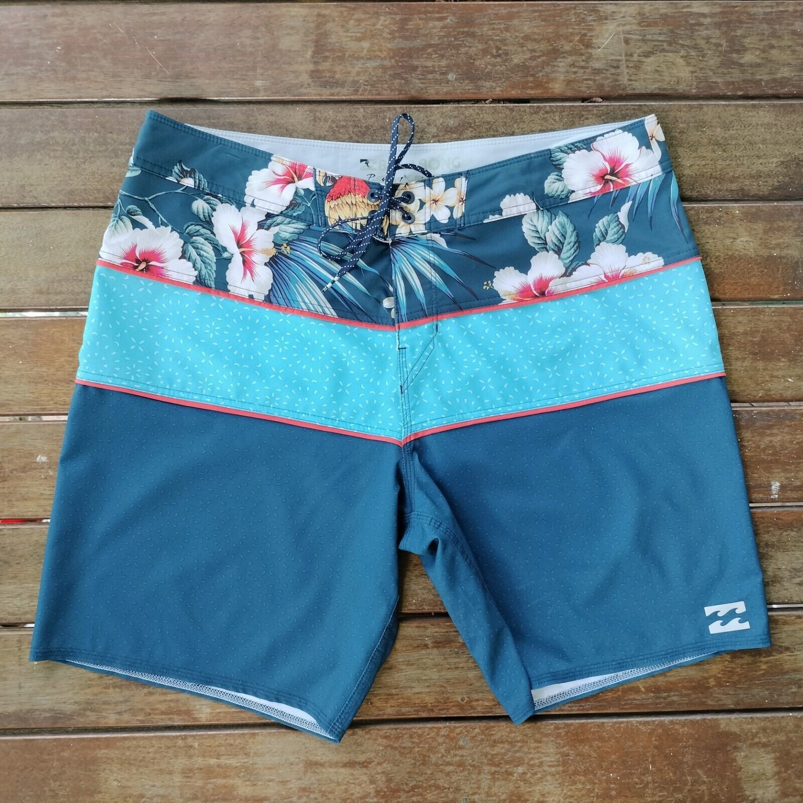 Billabong Billabong Board Shorts Boardies Floral Platinum X Tribong Size US 36 / EU 52 - 1 Thumbnail