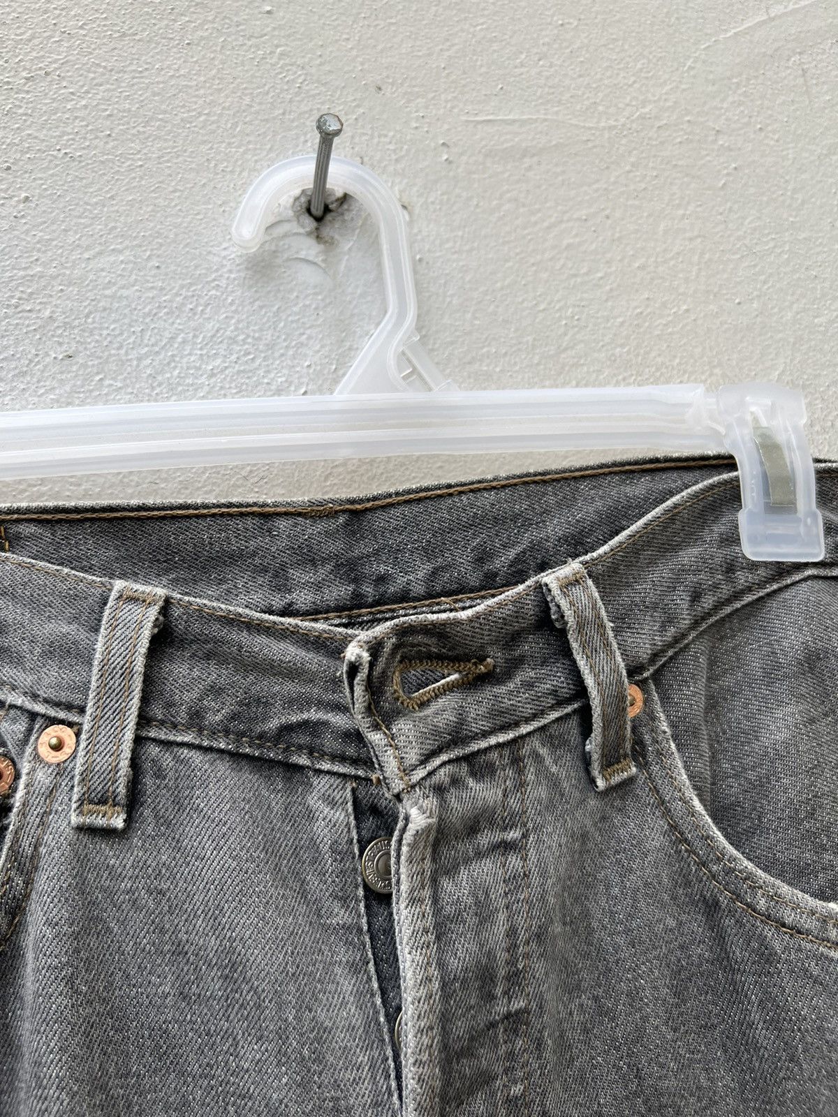 Levi's Vintage 2000 Levi’s 501 Fade Black Distressed Denim Jeans Size US 31 - 4 Thumbnail