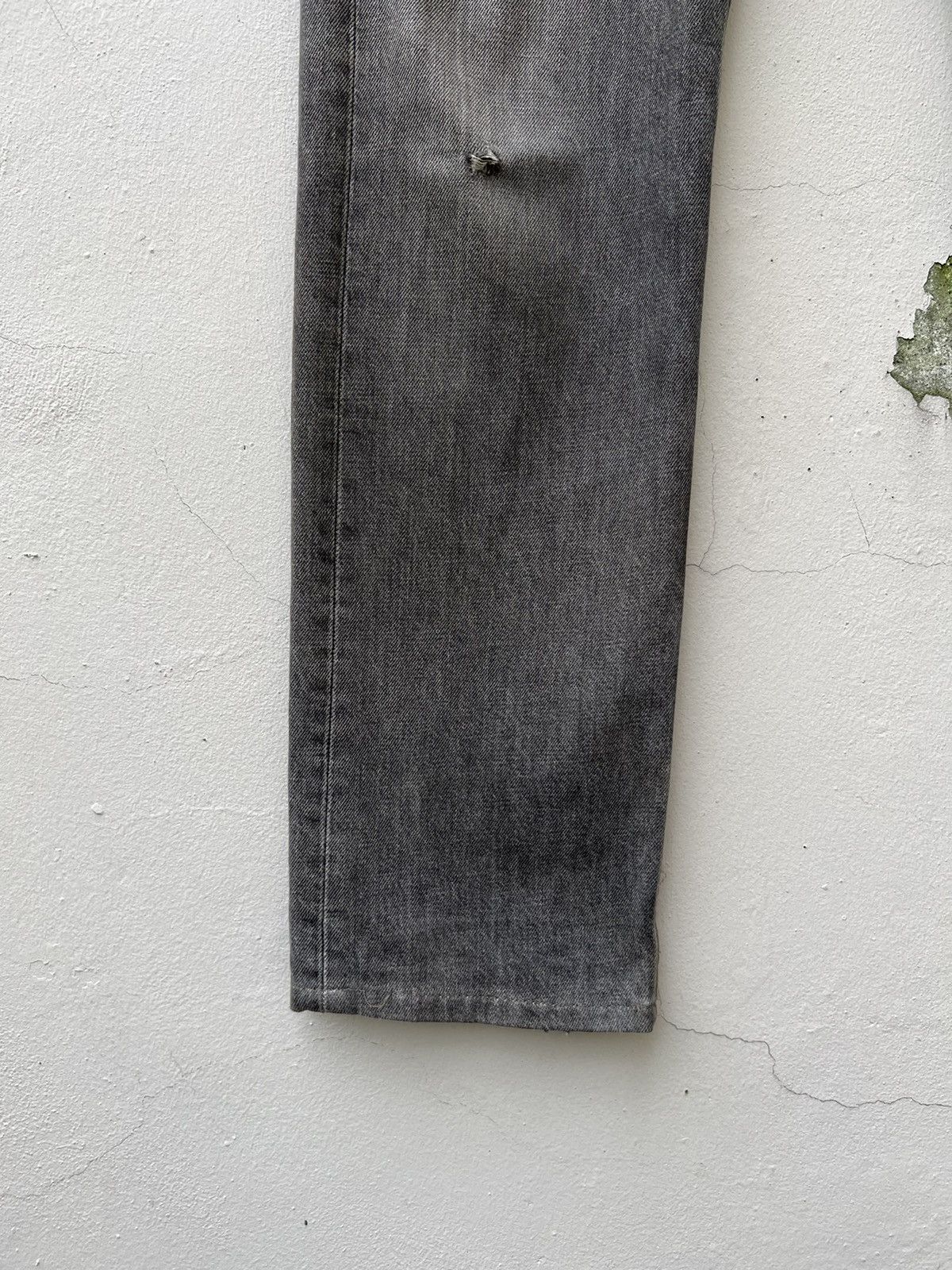 Levi's Vintage 2000 Levi’s 501 Fade Black Distressed Denim Jeans Size US 31 - 7 Thumbnail