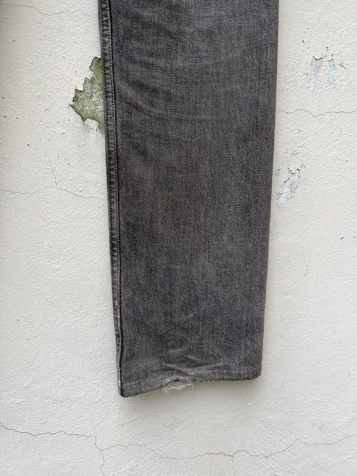 Levi's Vintage 2000 Levi’s 501 Fade Black Distressed Denim Jeans Size US 31 - 17 Thumbnail