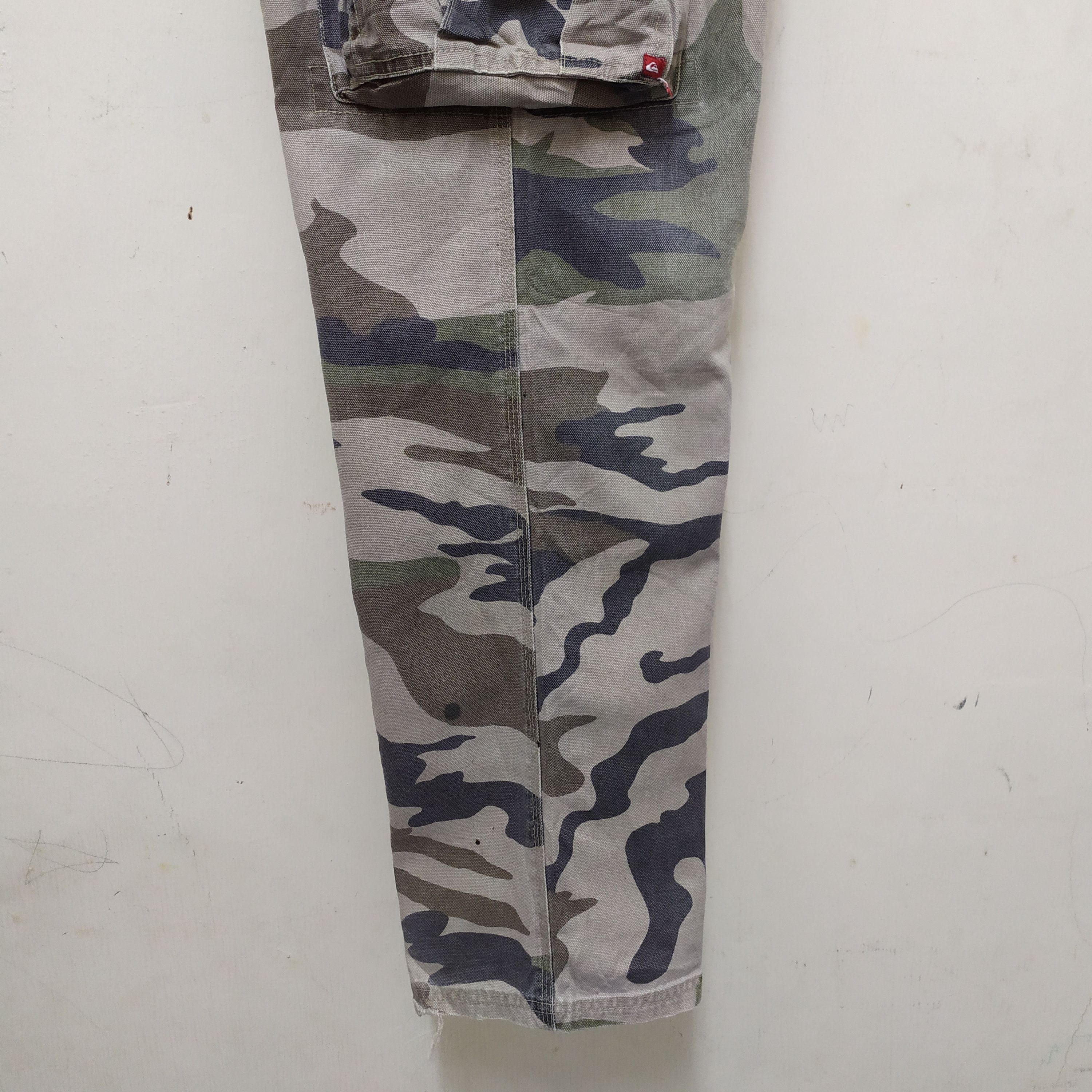 Japanese Brand × Quicksilver Quiksilver Camo Cargo Pants Multipocket Utility Pants Size US 34 / EU 50 - 4 Thumbnail