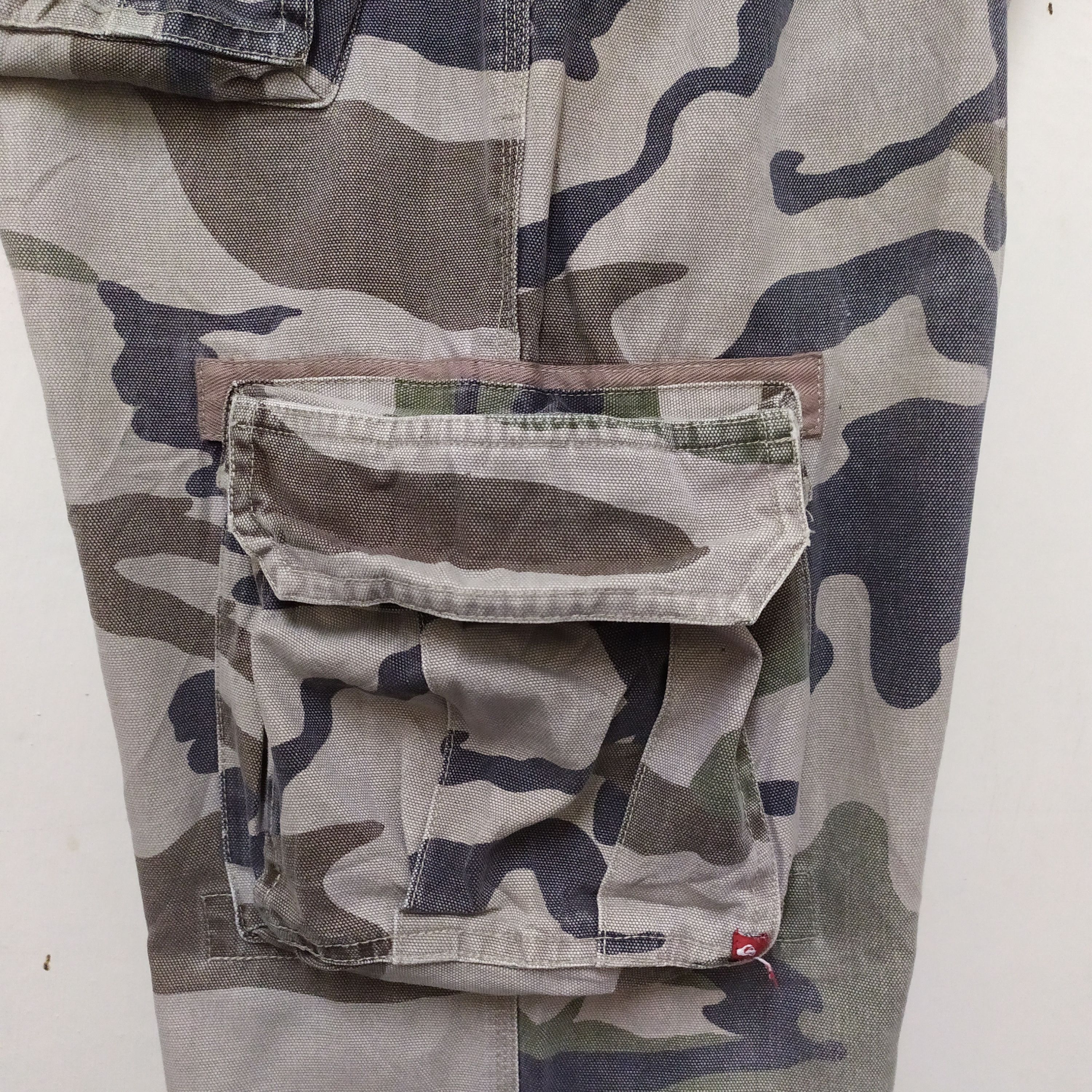 Japanese Brand × Quicksilver Quiksilver Camo Cargo Pants Multipocket Utility Pants Size US 34 / EU 50 - 3 Thumbnail