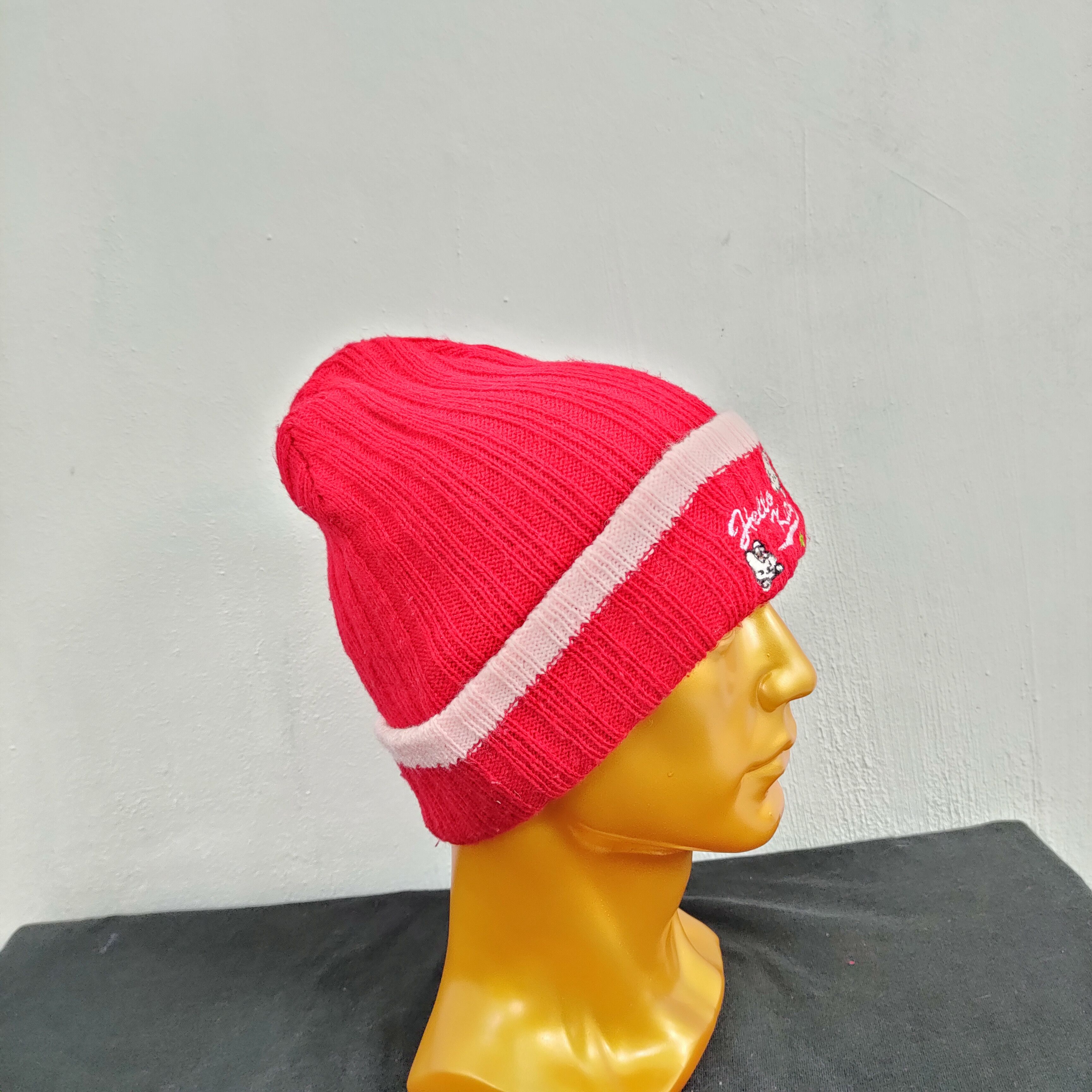 SAYHELLO 💥 BESTOFFER 💥 HELLO KITTY RED BEANIE HAT Size ONE SIZE - 3 Thumbnail