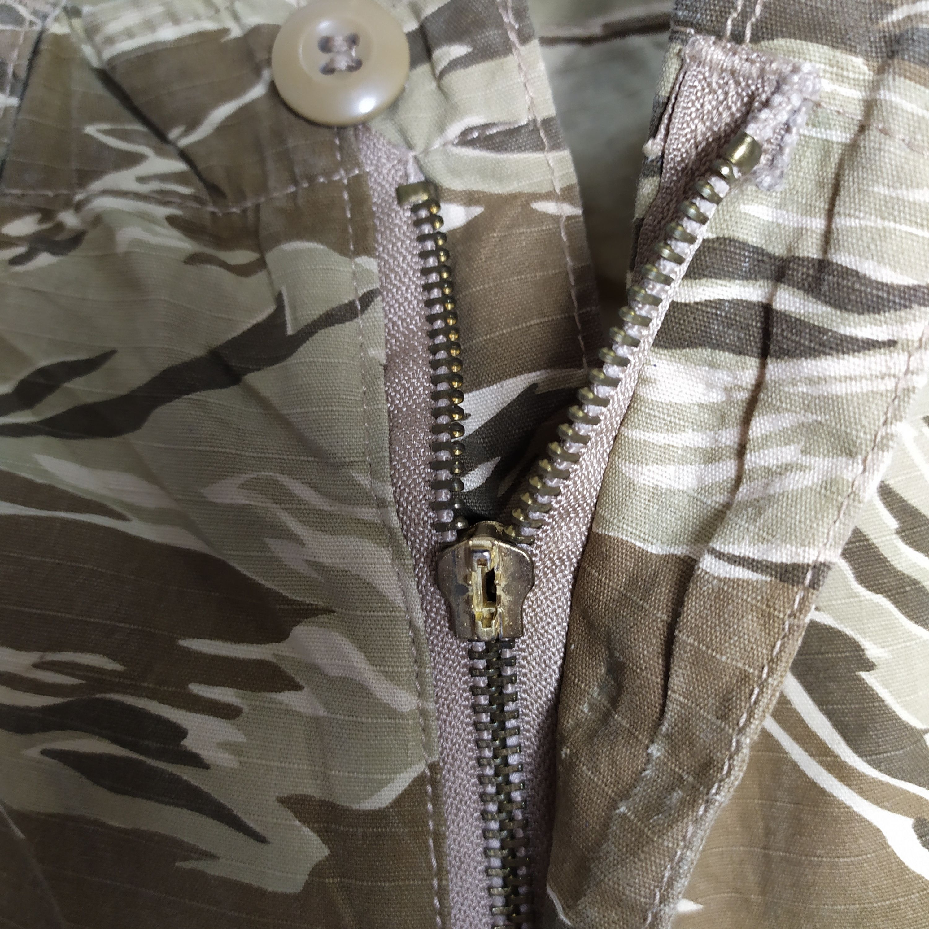Other VINTAGE TIGER STRIPE MILITARY FADED CARGO PANTS Size US 30 / EU 46 - 17 Thumbnail