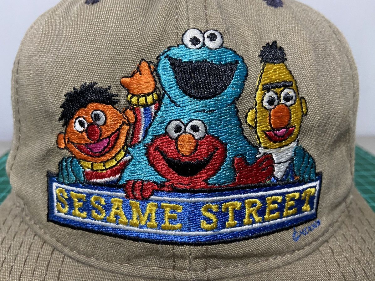 Cartoon Network VINTAGE SESAME STREET GENERAL CHARACTERS SNAPBACK Size ONE SIZE - 2 Thumbnail