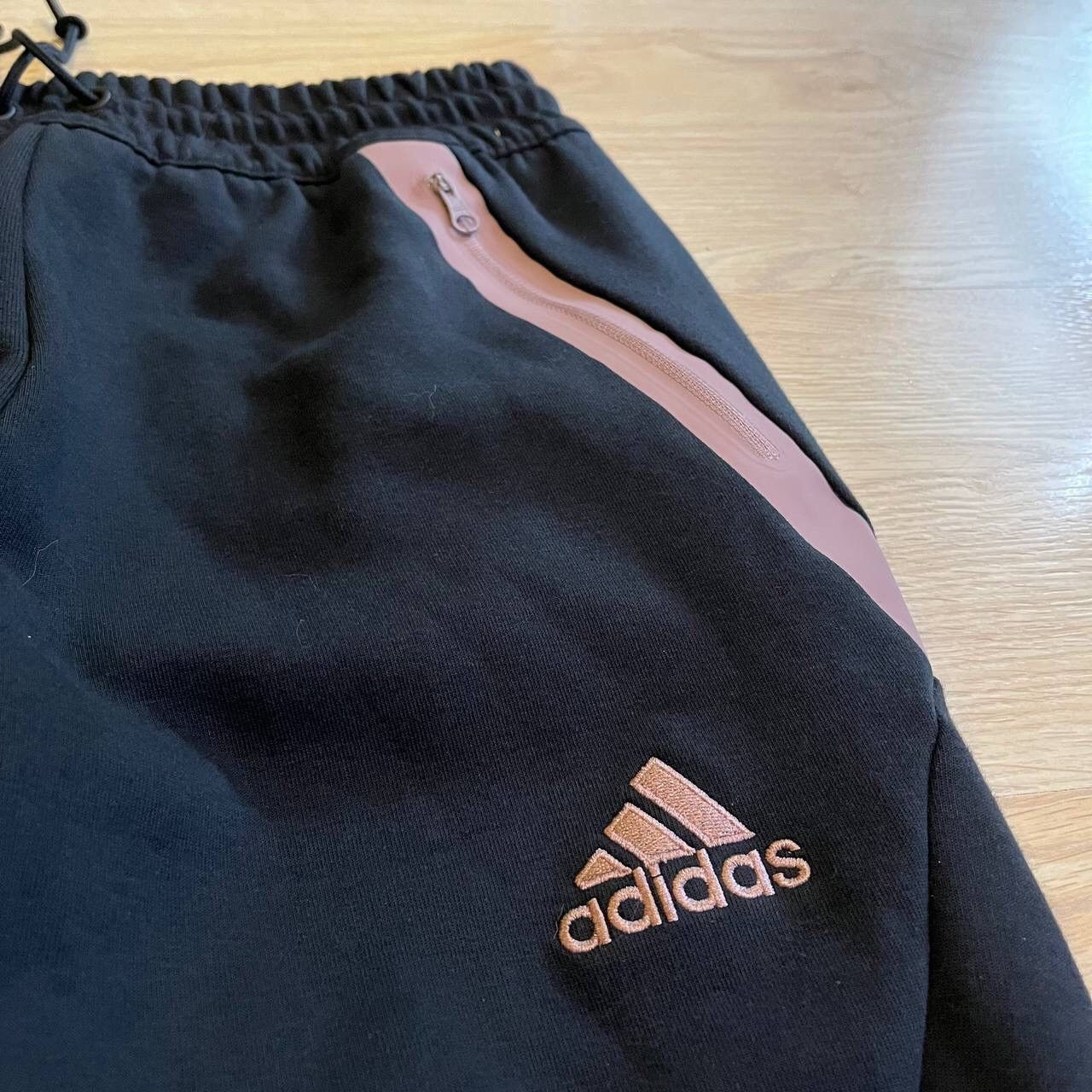 Adidas NWT REAL MADRID ADIDAS 2022/2023 FOOTBALL TRAINING PANTS Size US 30 / EU 46 - 3 Thumbnail