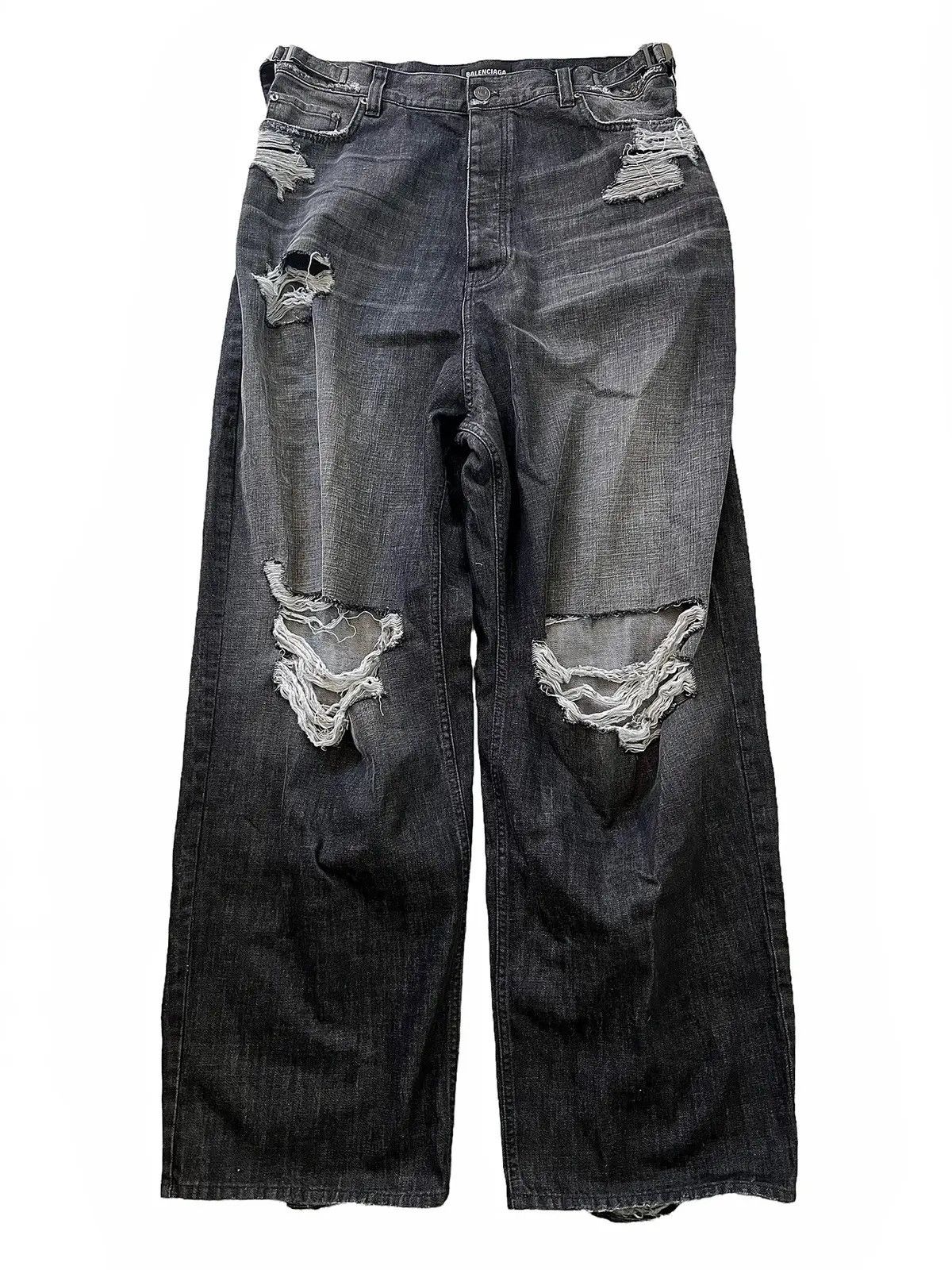 Super Destroyed Baggy Pants in Black