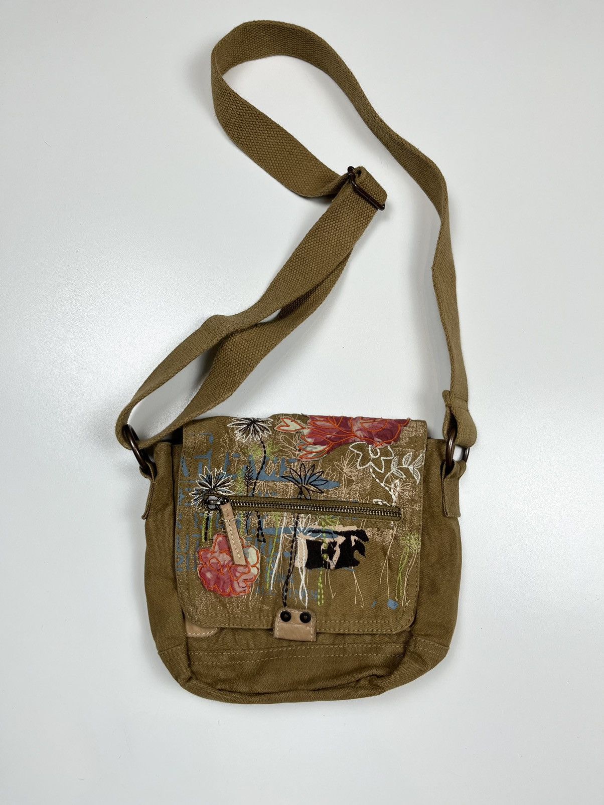 Japanese Brand y2k Flower Embroidered Crossbody Bag Messenger Vintage Size ONE SIZE - 2 Thumbnail