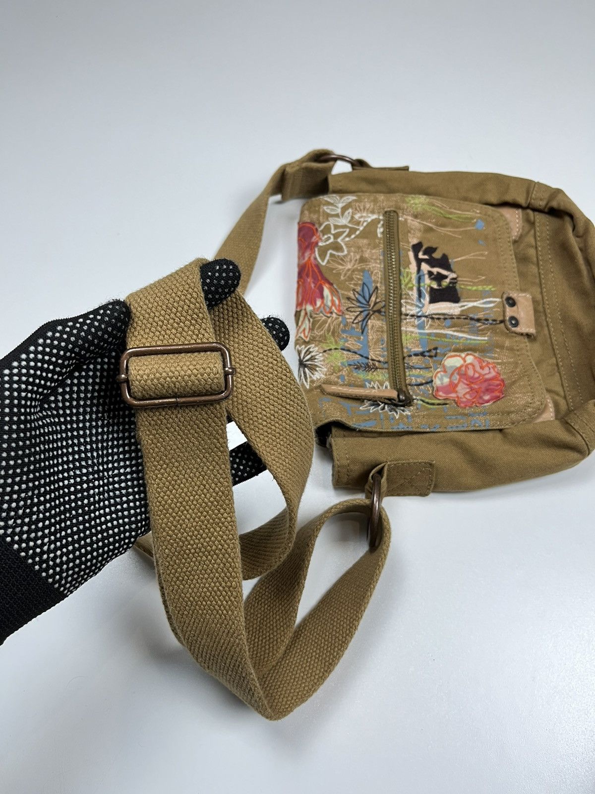 Japanese Brand y2k Flower Embroidered Crossbody Bag Messenger Vintage Size ONE SIZE - 8 Thumbnail