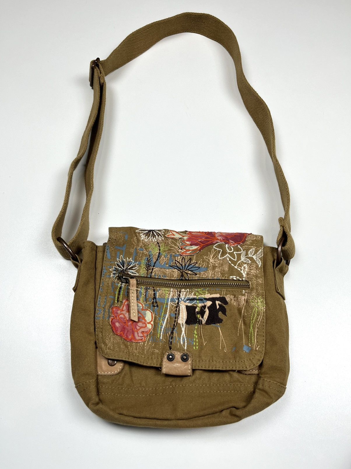 Japanese Brand y2k Flower Embroidered Crossbody Bag Messenger Vintage Size ONE SIZE - 1 Thumbnail
