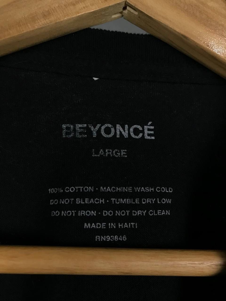 Beyonce Beyoncé vintage band tee center logo Size US L / EU 52-54 / 3 - 4 Thumbnail