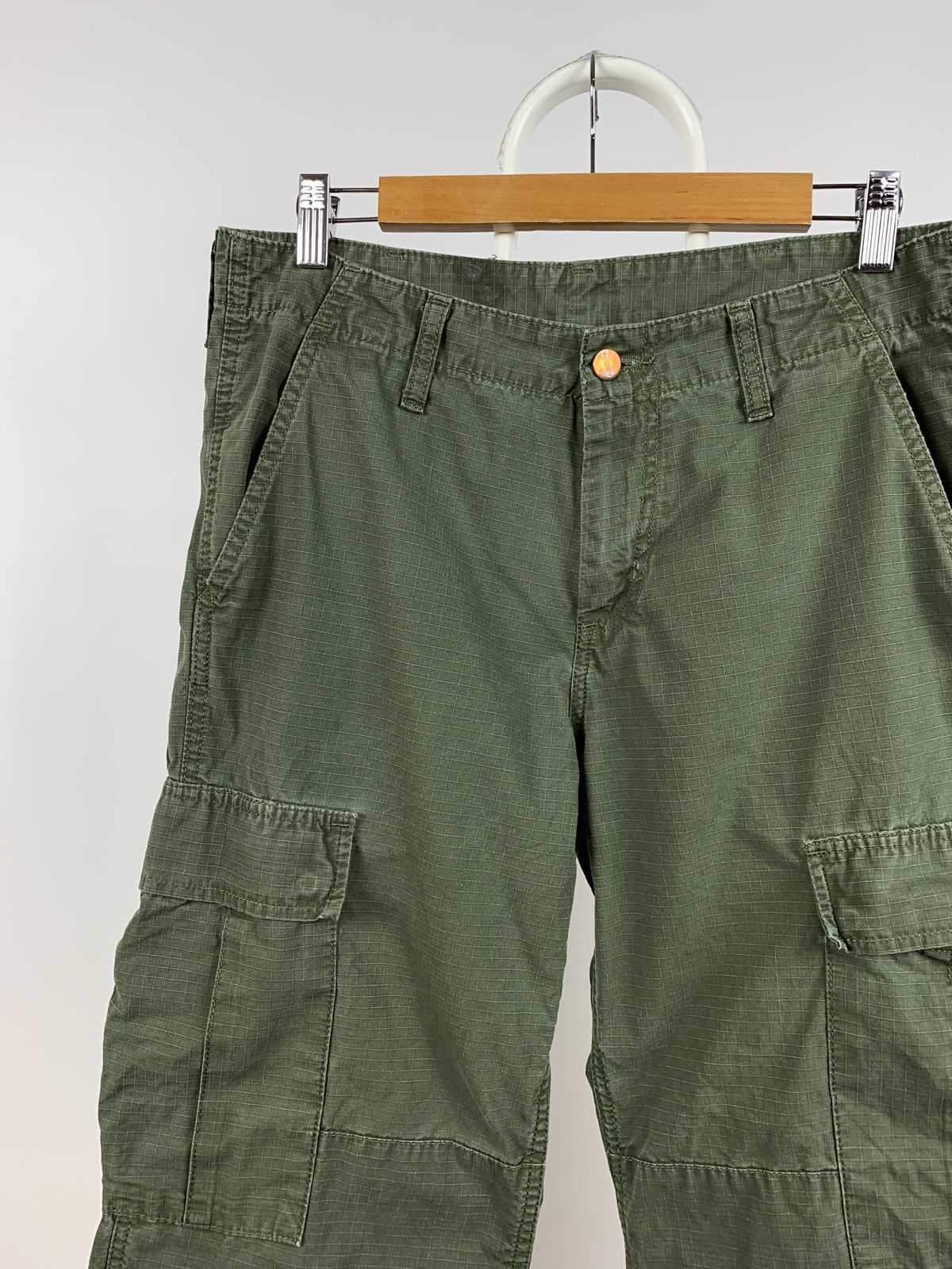 Carhartt Vintage Carhartt WIP Regular Cargo Pants Travis Style Size US 31 - 12 Thumbnail