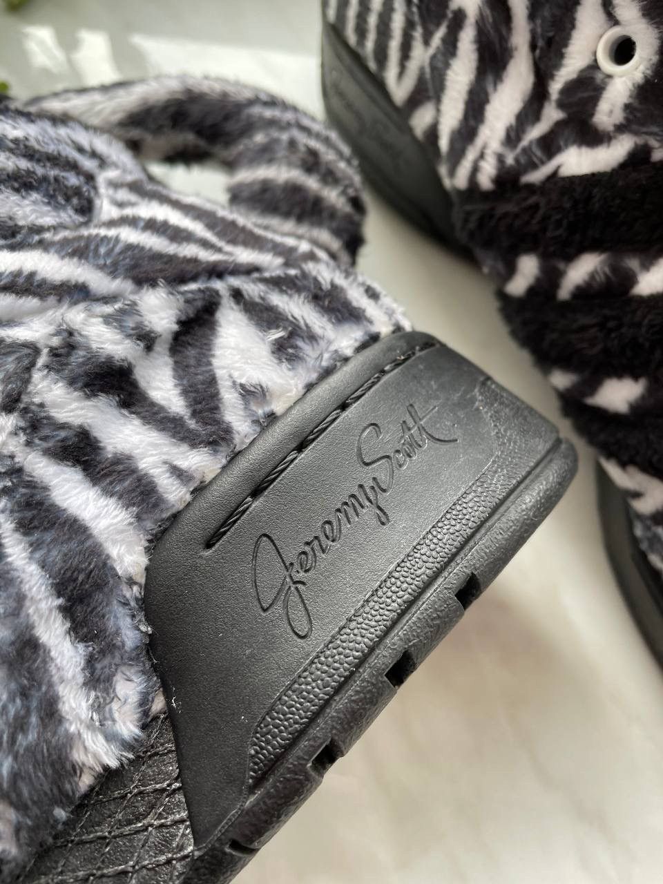 Adidas × Jeremy Scott Adidas x Jeremy Scott Zebra Sneakers Size US 9.5 / EU 42-43 - 10 Thumbnail