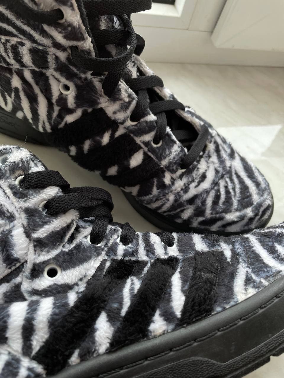 Adidas × Jeremy Scott Adidas x Jeremy Scott Zebra Sneakers Size US 9.5 / EU 42-43 - 3 Thumbnail