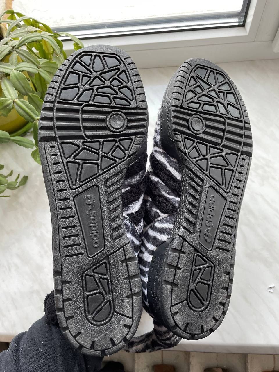 Adidas × Jeremy Scott Adidas x Jeremy Scott Zebra Sneakers Size US 9.5 / EU 42-43 - 9 Thumbnail