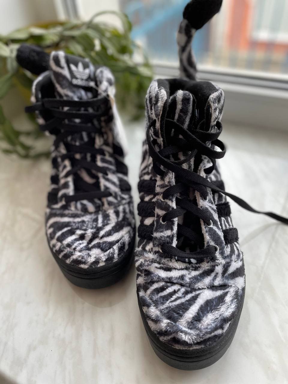 Adidas × Jeremy Scott Adidas x Jeremy Scott Zebra Sneakers Size US 9.5 / EU 42-43 - 5 Thumbnail