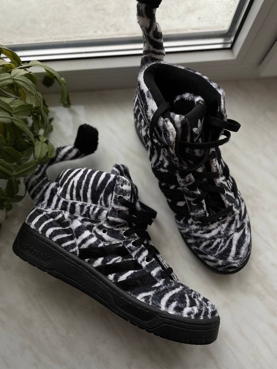 Adidas × Jeremy Scott Adidas x Jeremy Scott Zebra Sneakers Size US 9.5 / EU 42-43 - 2 Thumbnail