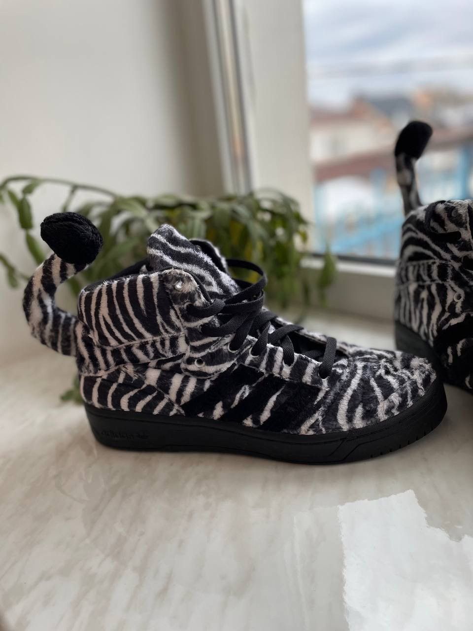 Adidas × Jeremy Scott Adidas x Jeremy Scott Zebra Sneakers Size US 9.5 / EU 42-43 - 4 Thumbnail