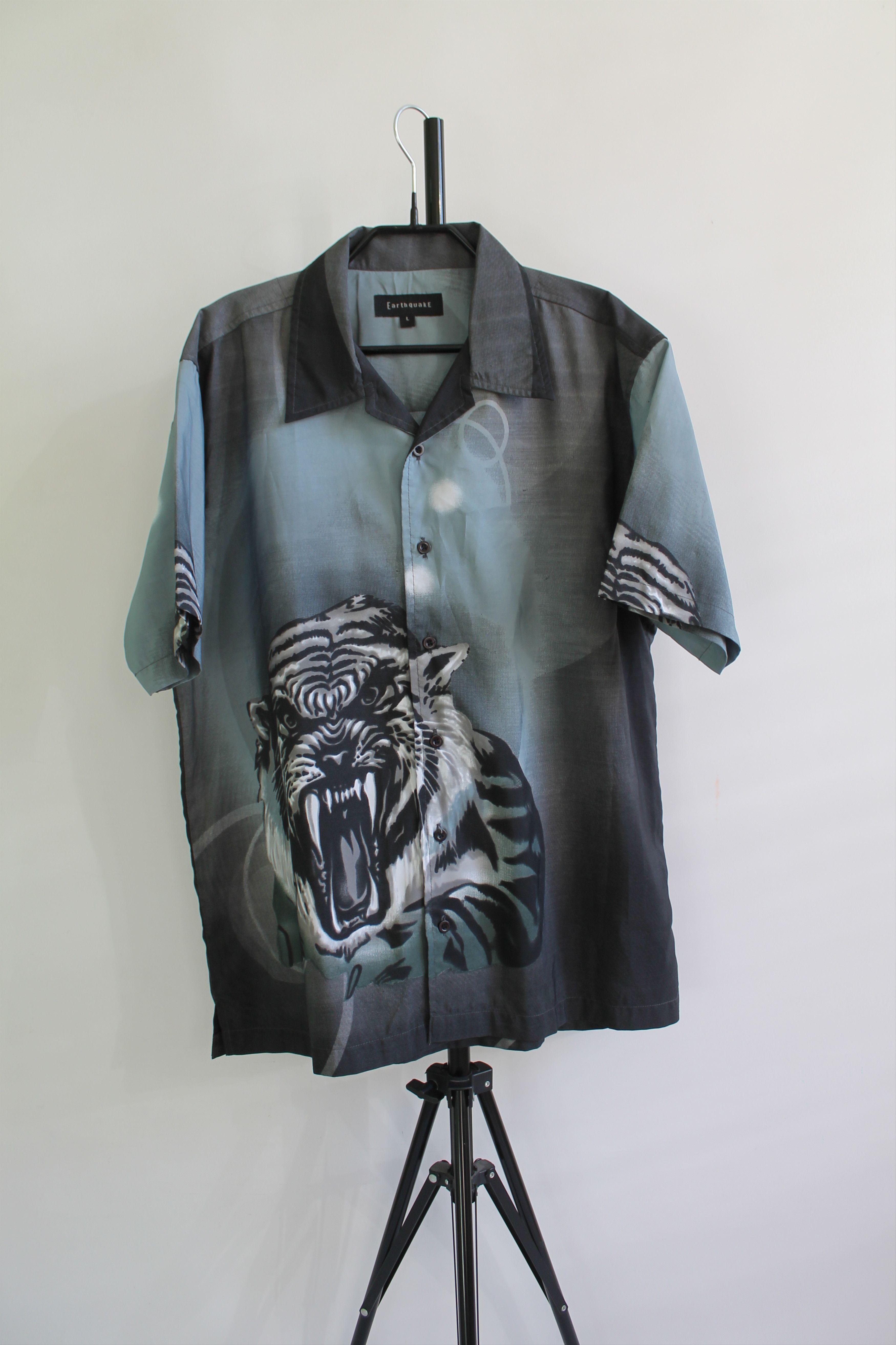 Vintage Y2K 00's Earthquake Vintage Tiger Shirt Short Sleeve Crazy Size US L / EU 52-54 / 3 - 1 Thumbnail