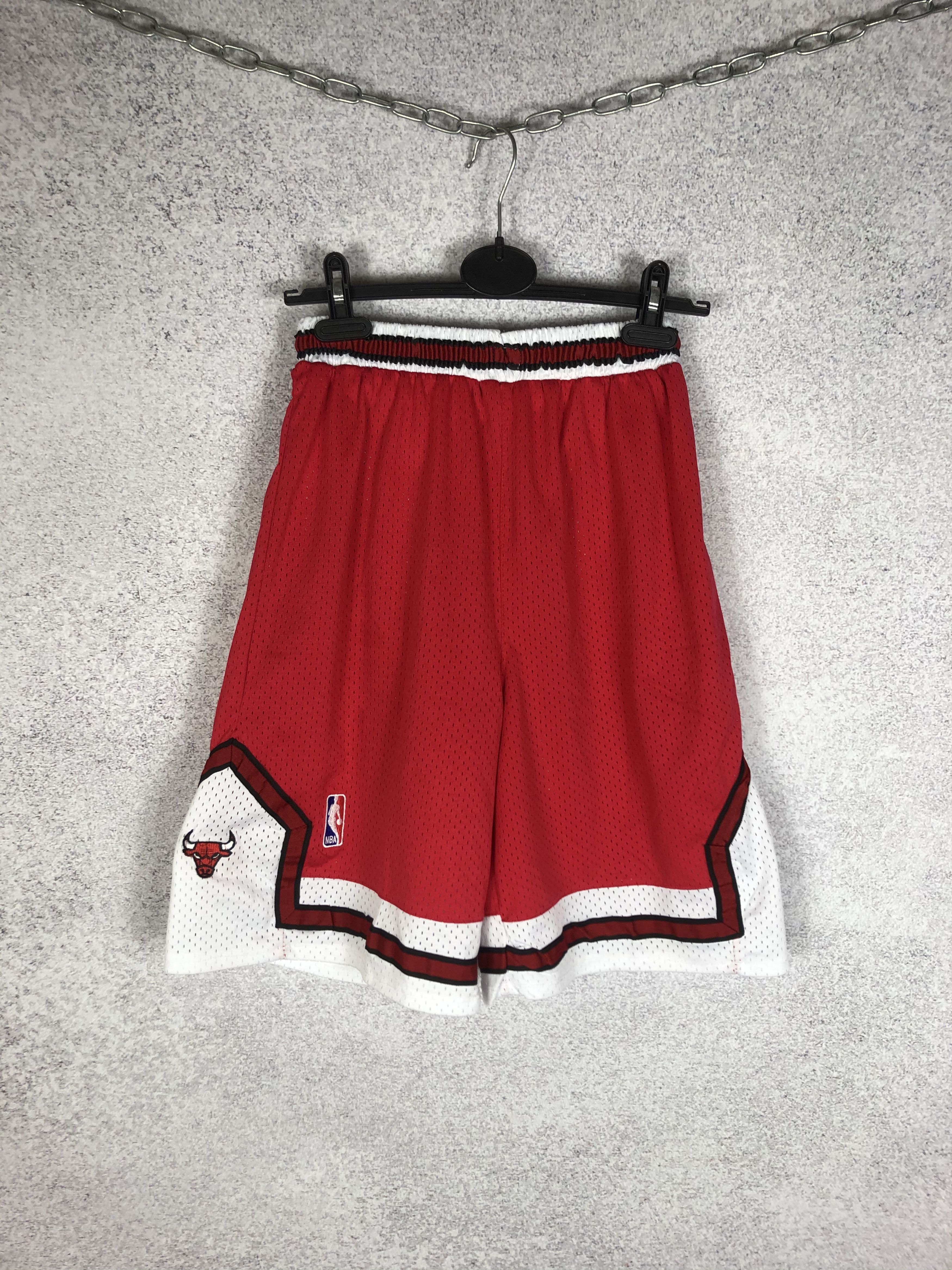NBA Vintage Chicago Bulls NBA Shorts Size US 32 / EU 48 - 1 Thumbnail