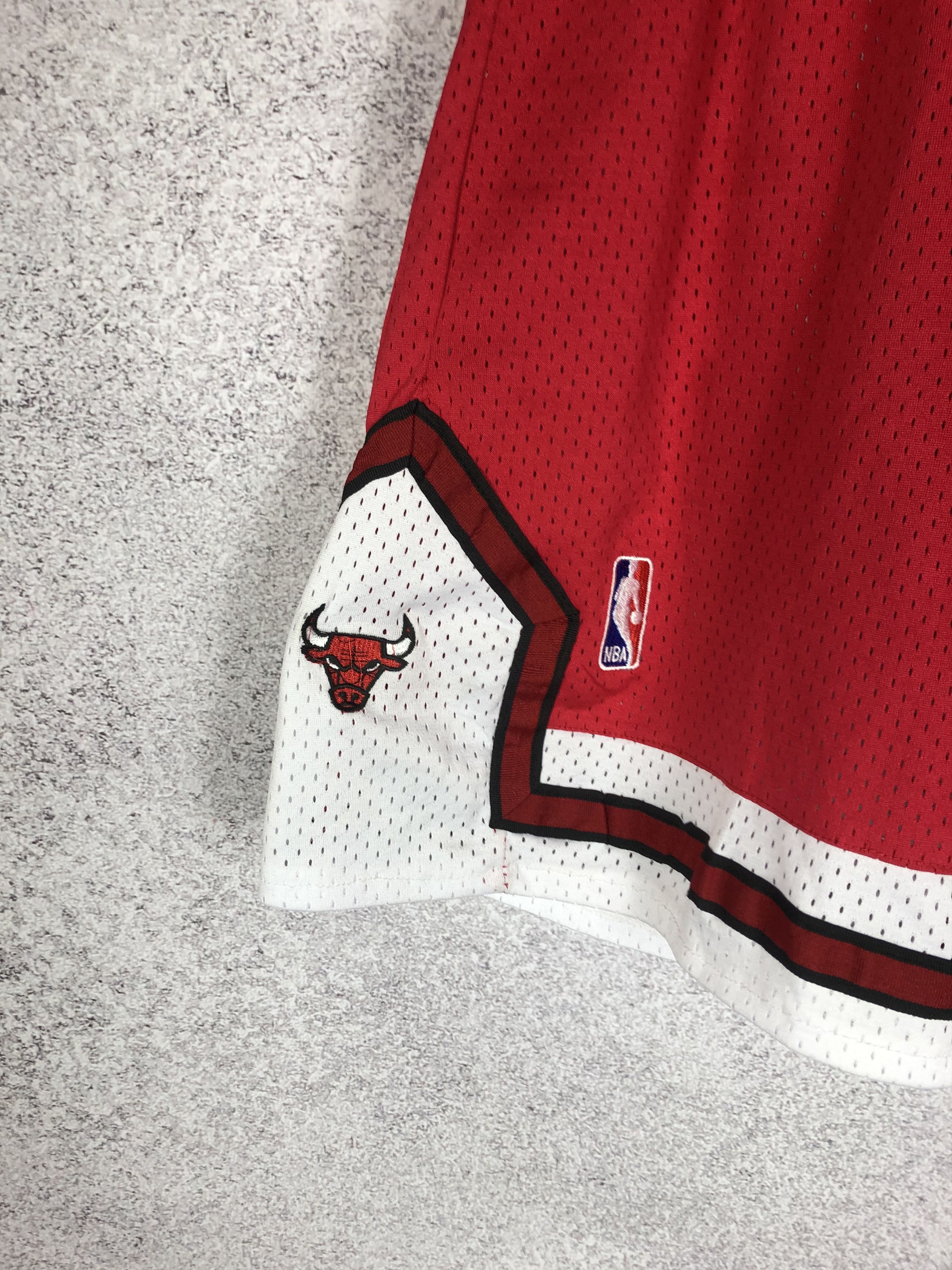 NBA Vintage Chicago Bulls NBA Shorts Size US 32 / EU 48 - 2 Thumbnail