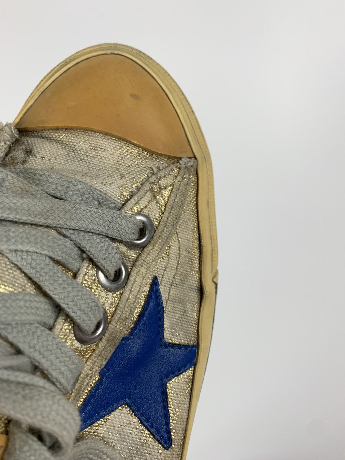 Golden Goose Golden Goose V-Star 2 Distressed Women’s Low Top Sneakers Size US 7 / IT 37 - 25 Thumbnail