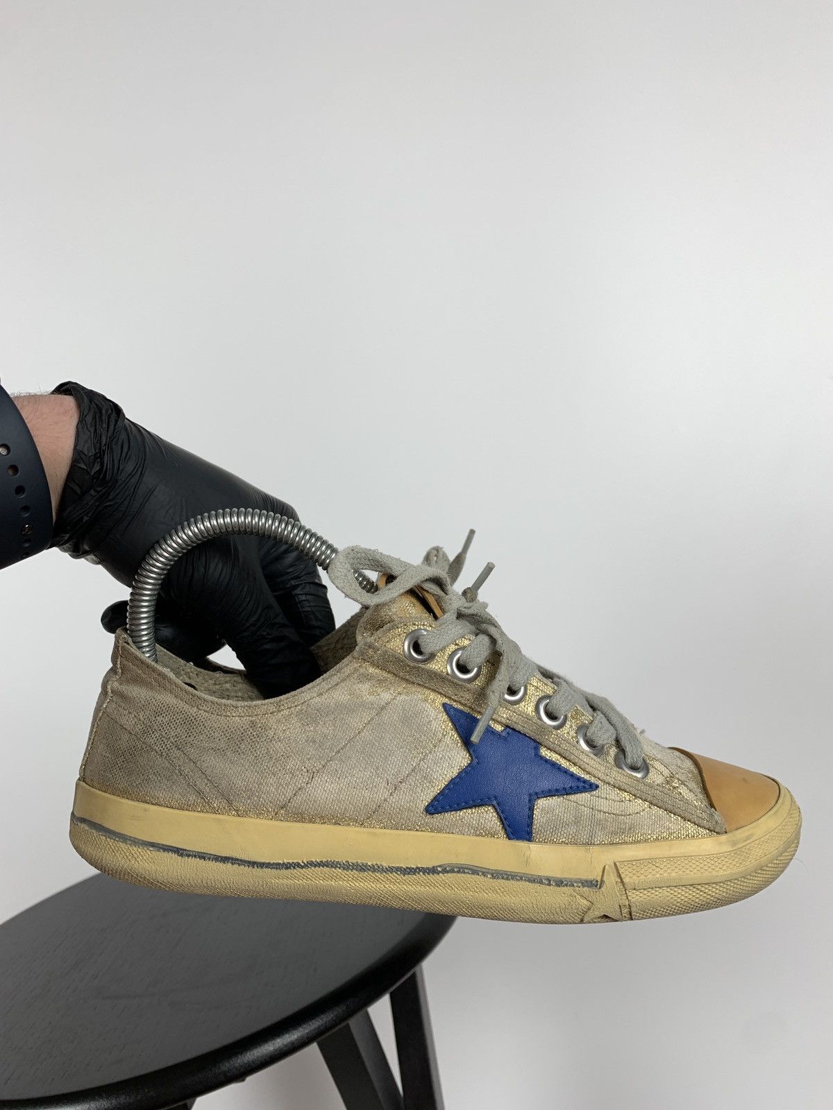 Golden Goose Golden Goose V-Star 2 Distressed Women’s Low Top Sneakers Size US 7 / IT 37 - 6 Thumbnail