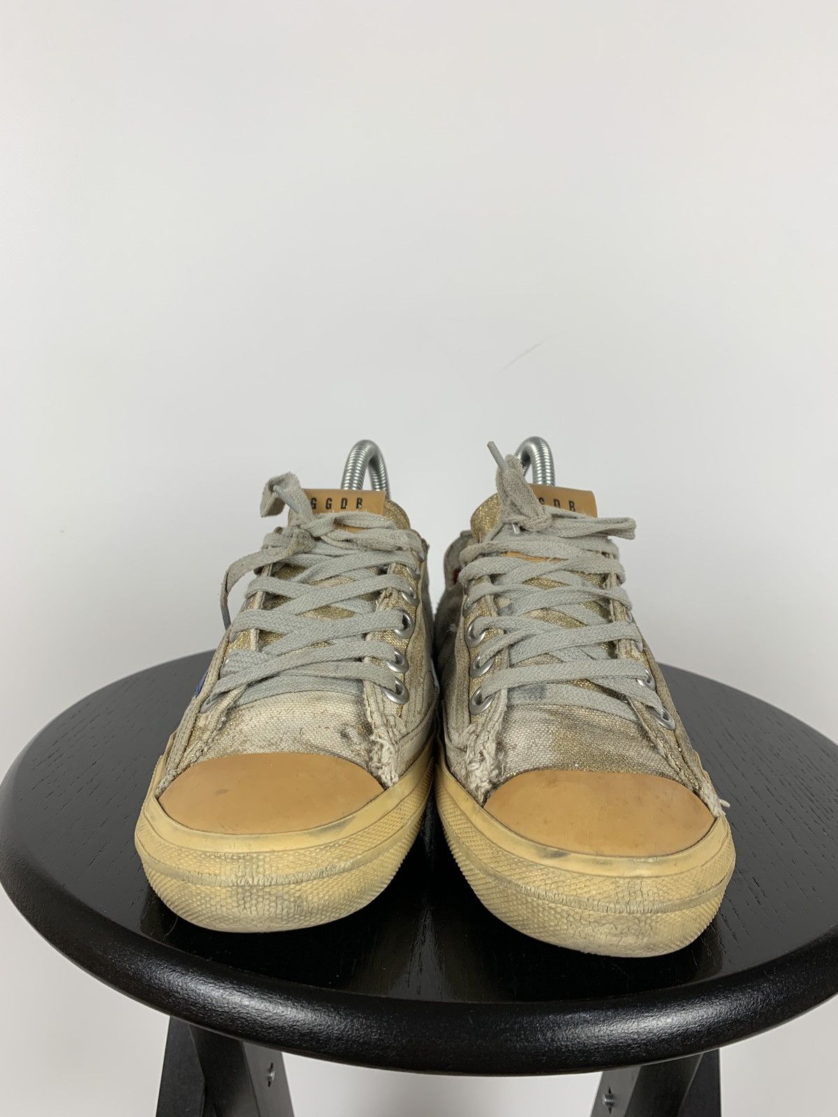 Golden Goose Golden Goose V-Star 2 Distressed Women’s Low Top Sneakers Size US 7 / IT 37 - 3 Thumbnail
