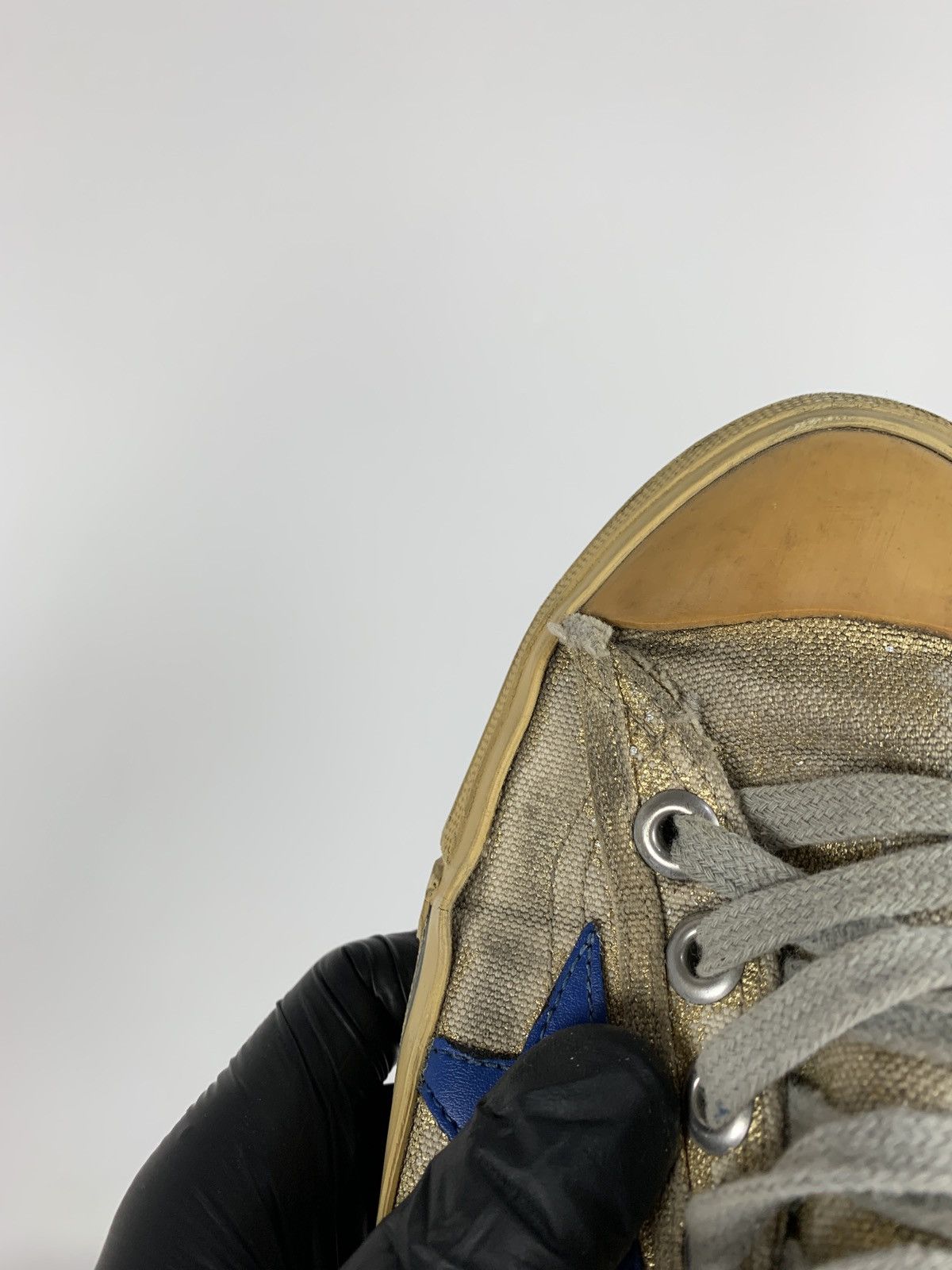 Golden Goose Golden Goose V-Star 2 Distressed Women’s Low Top Sneakers Size US 7 / IT 37 - 24 Thumbnail
