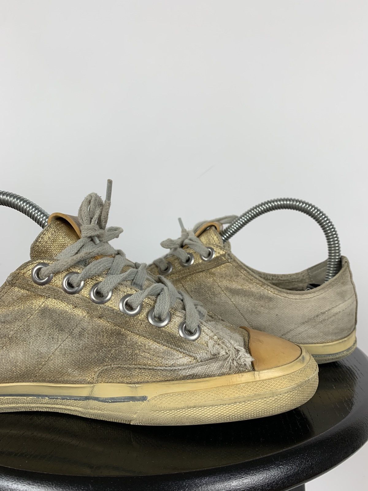 Golden Goose Golden Goose V-Star 2 Distressed Women’s Low Top Sneakers Size US 7 / IT 37 - 17 Thumbnail