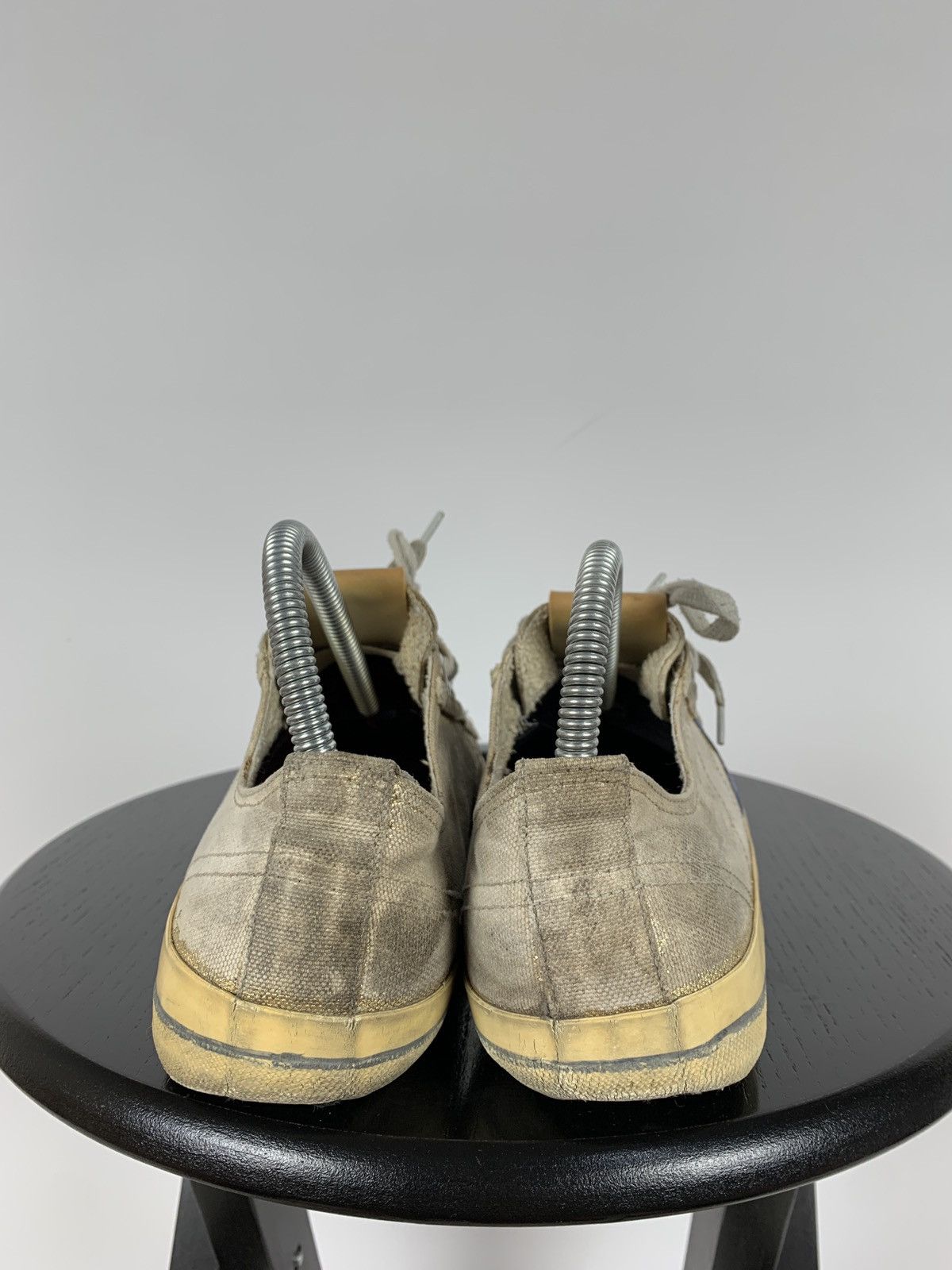 Golden Goose Golden Goose V-Star 2 Distressed Women’s Low Top Sneakers Size US 7 / IT 37 - 5 Thumbnail
