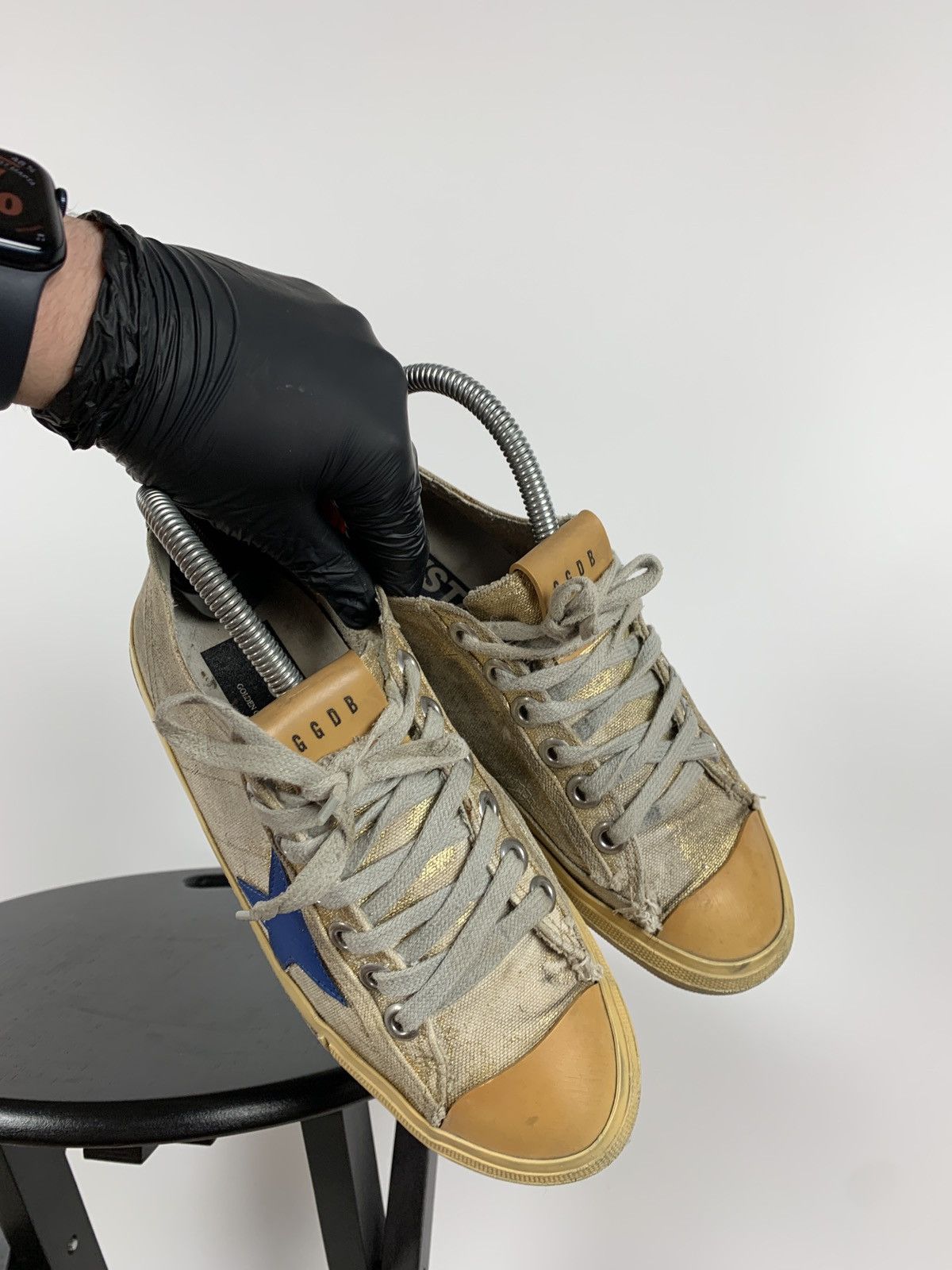 Golden Goose Golden Goose V-Star 2 Distressed Women’s Low Top Sneakers Size US 7 / IT 37 - 7 Thumbnail