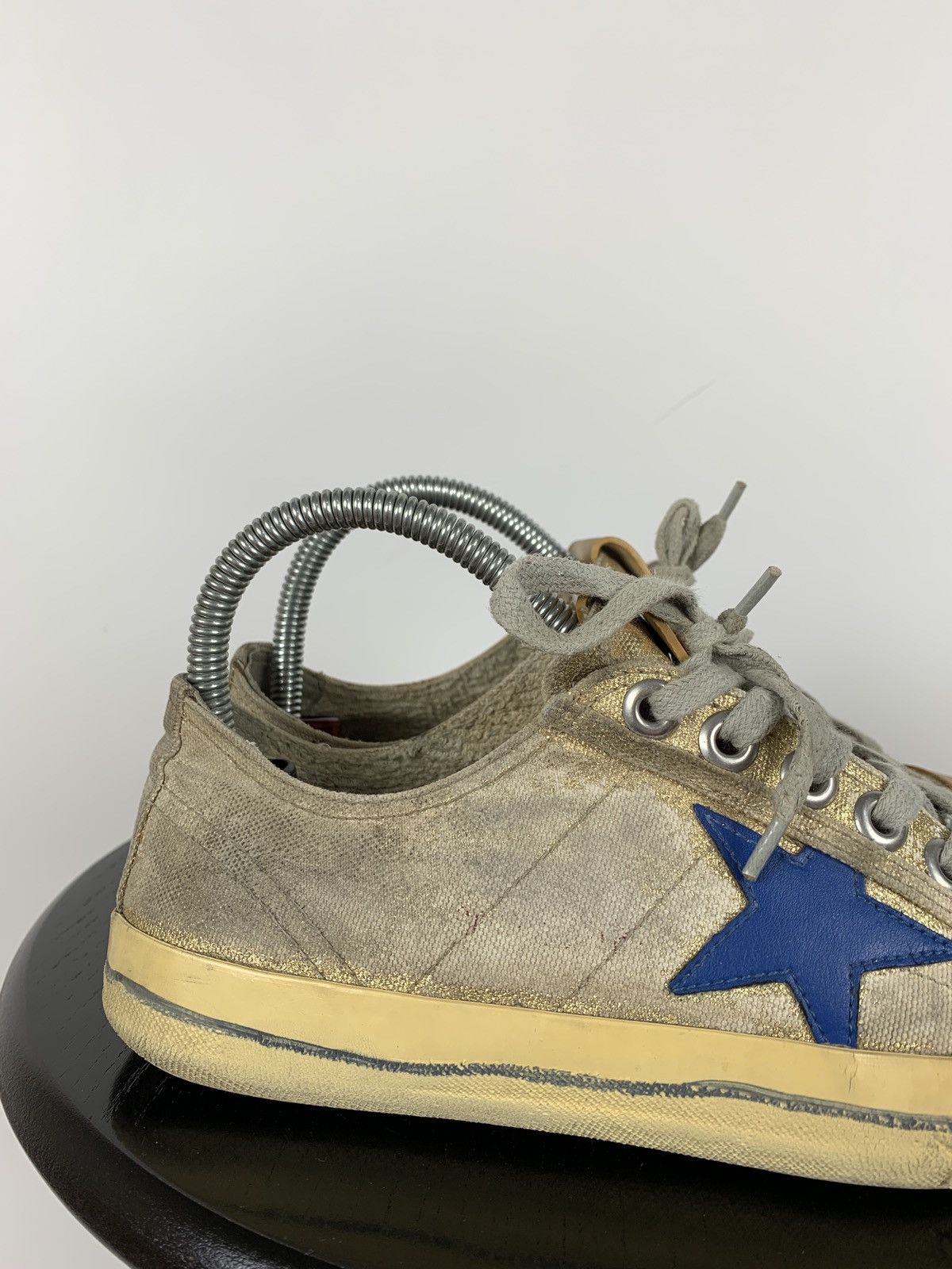 Golden Goose Golden Goose V-Star 2 Distressed Women’s Low Top Sneakers Size US 7 / IT 37 - 8 Thumbnail