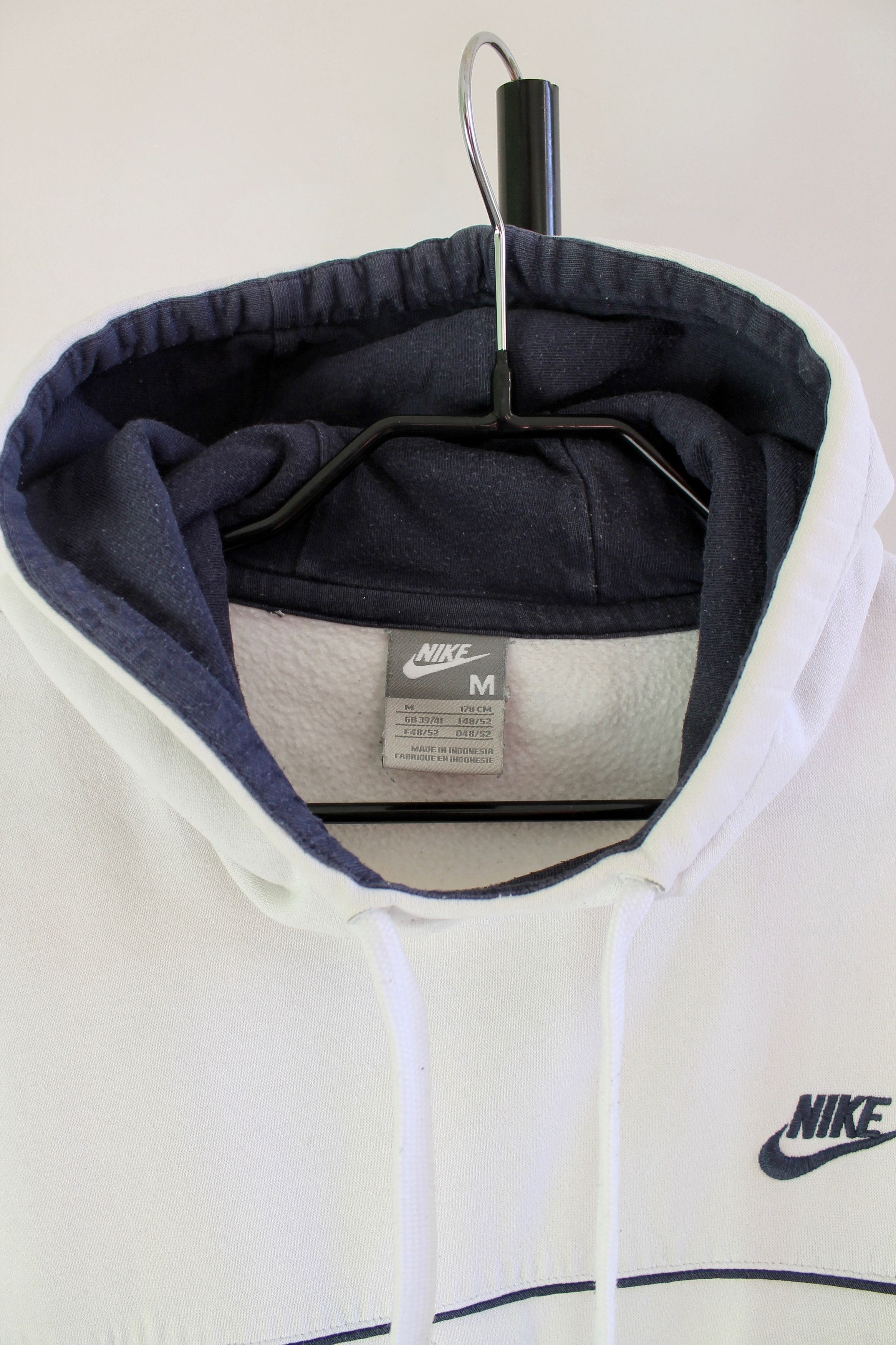 Nike Nike White vintage Hoodie sz M Size US M / EU 48-50 / 2 - 3 Thumbnail