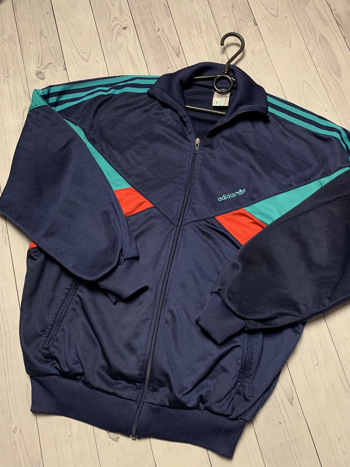 Vintage Vintage adidas track jacket size M rare Size US M / EU 48-50 / 2 - 3 Thumbnail