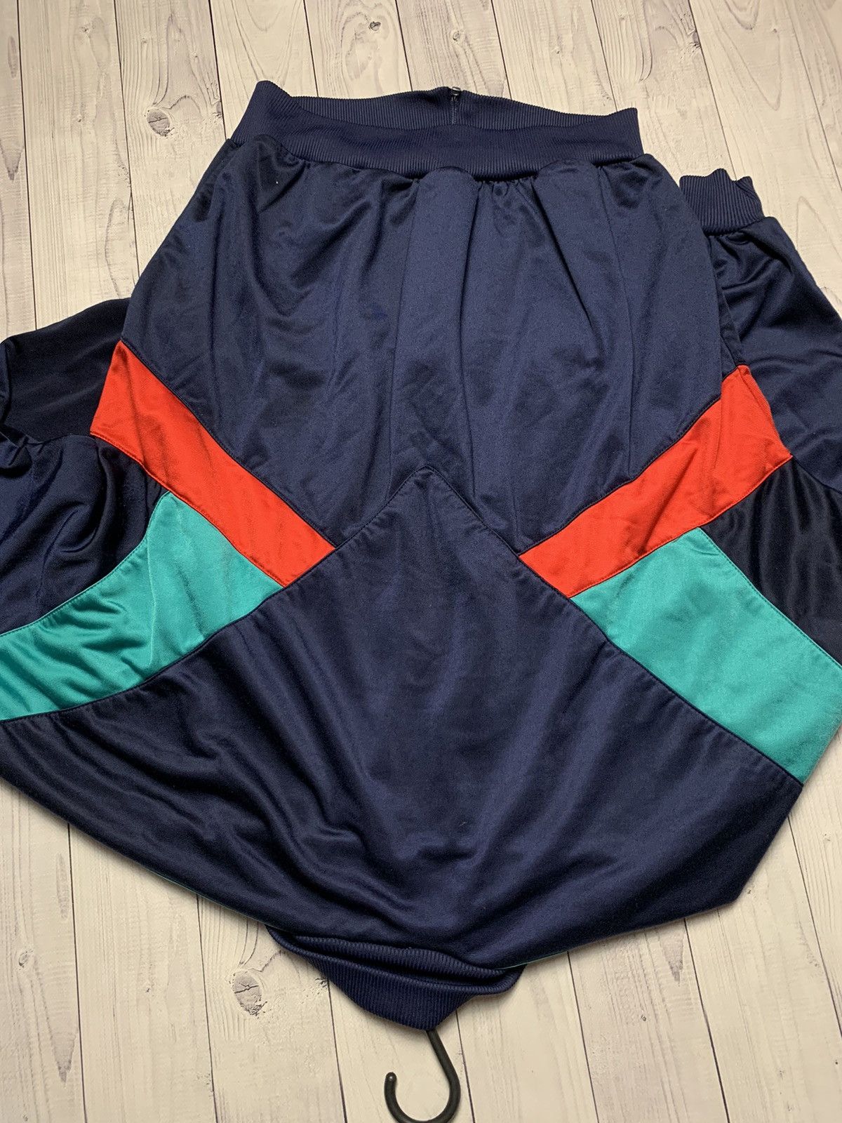 Vintage Vintage adidas track jacket size M rare Size US M / EU 48-50 / 2 - 4 Thumbnail