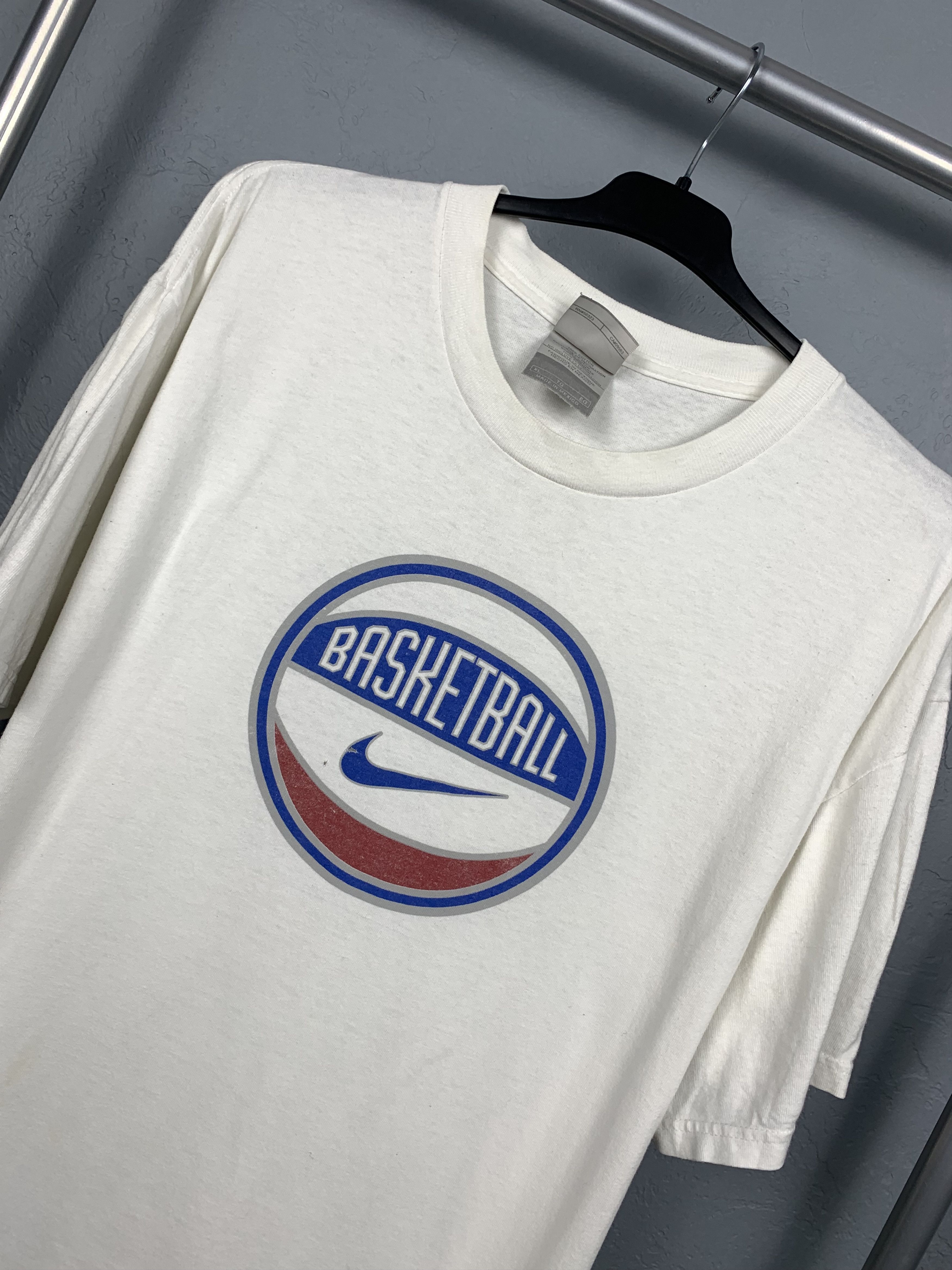 Nike × Vintage Nike Basketball Vintage Faded Mens T-Shirt Tee Size US XL / EU 56 / 4 - 2 Thumbnail