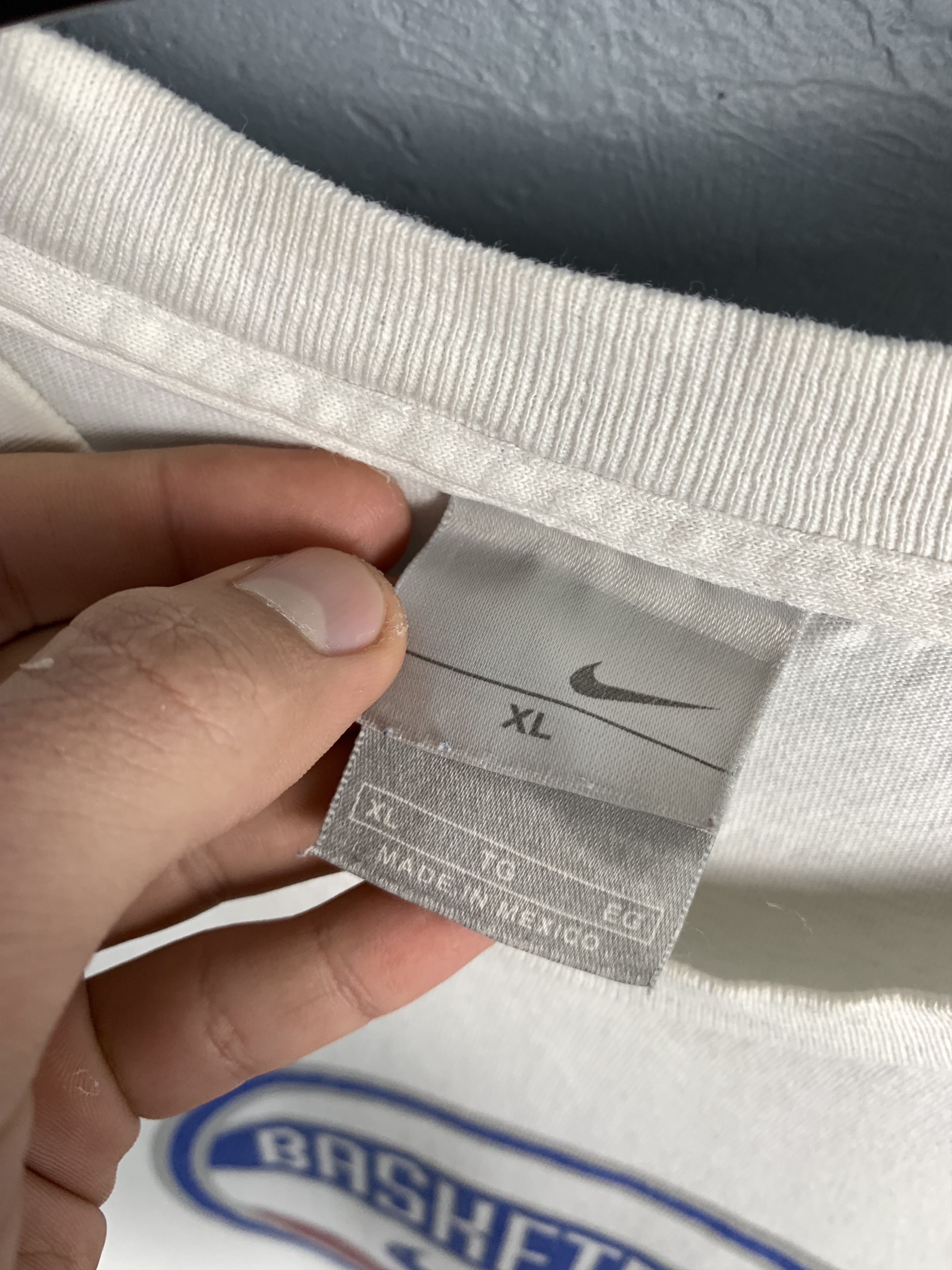 Nike × Vintage Nike Basketball Vintage Faded Mens T-Shirt Tee Size US XL / EU 56 / 4 - 5 Thumbnail