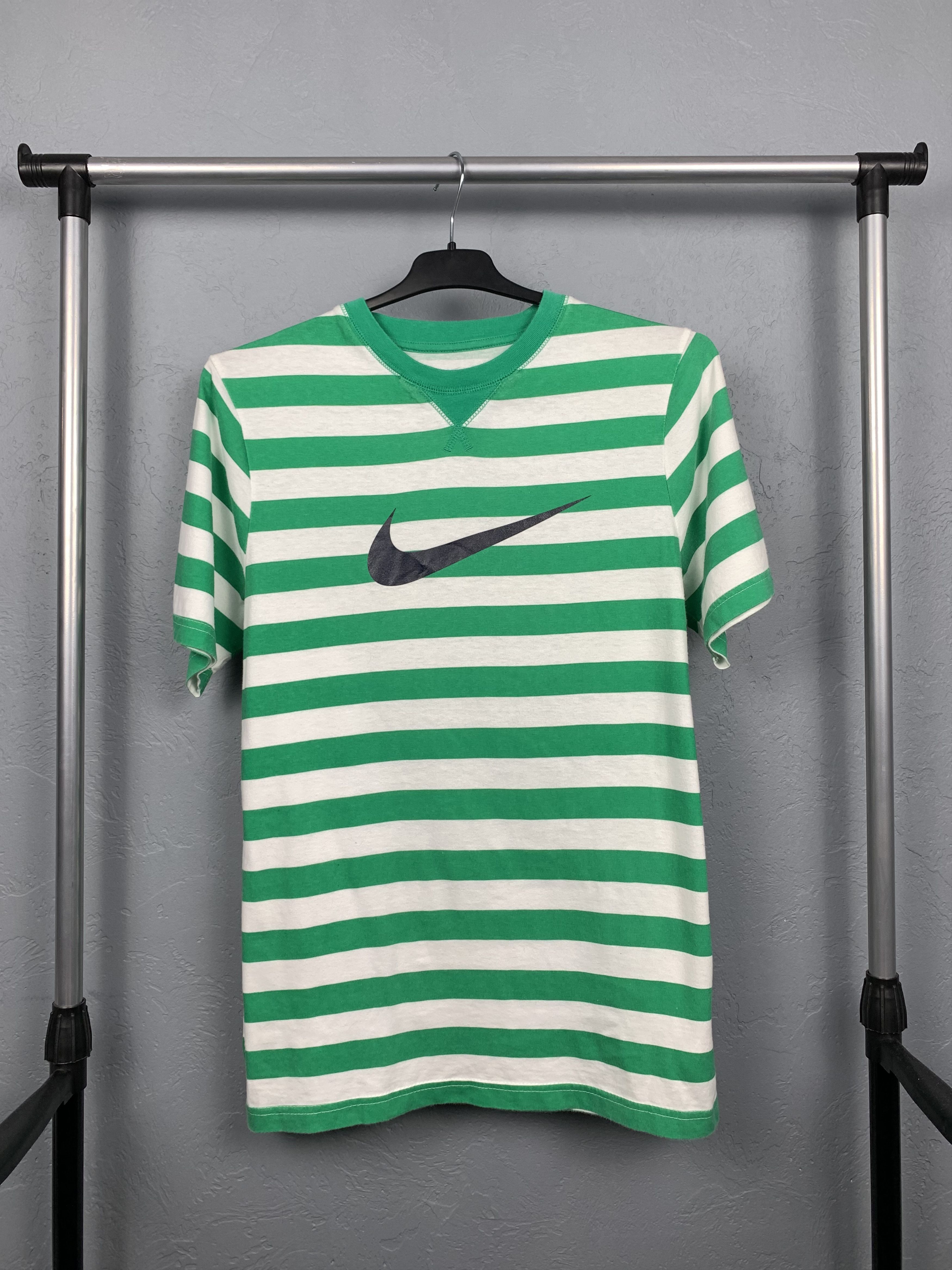 Nike × Vintage Nike Vintage Mens T-Shirt Swoosh Tee Size US S / EU 44-46 / 1 - 1 Thumbnail