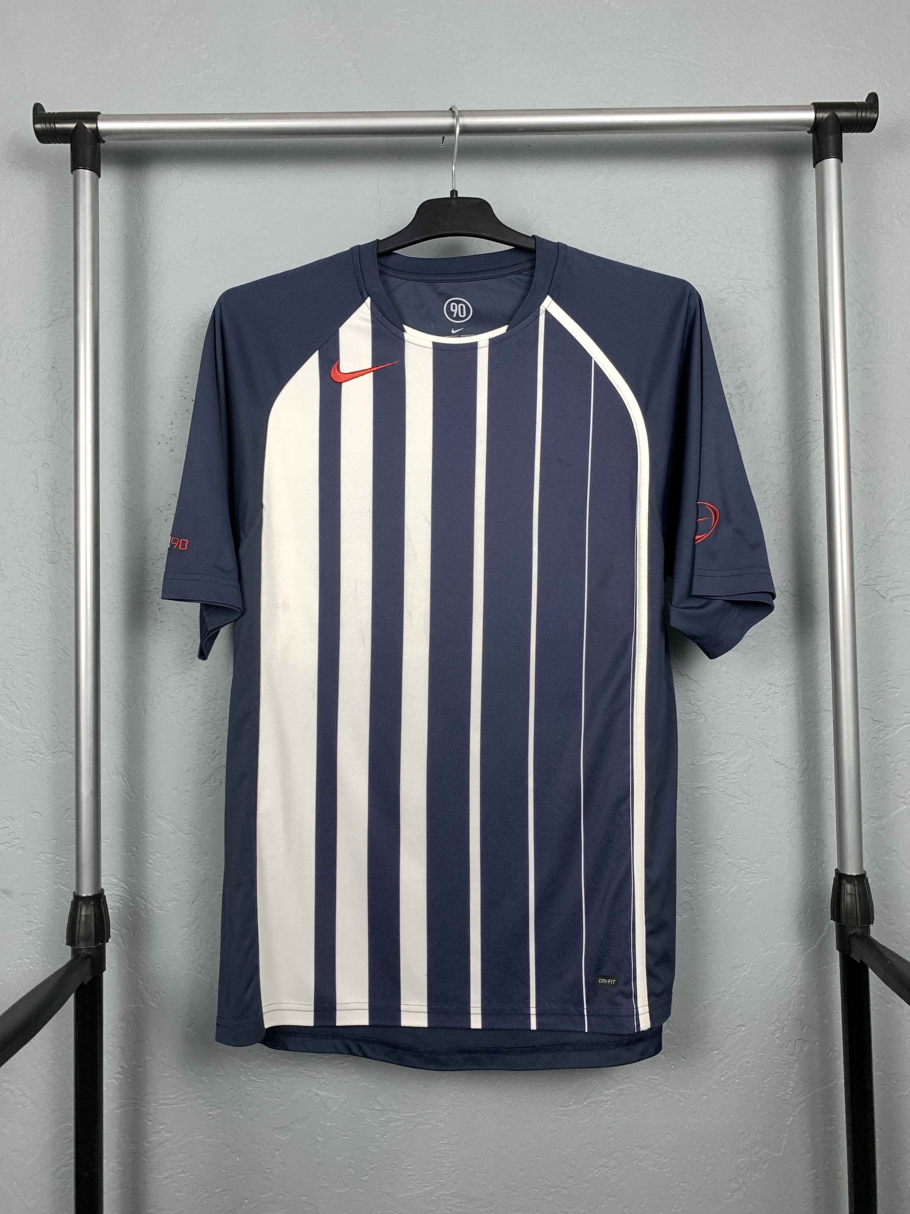 Nike × Vintage Nike 90 Vintage Mens T-Shirt Tee Size US S / EU 44-46 / 1 - 1 Thumbnail