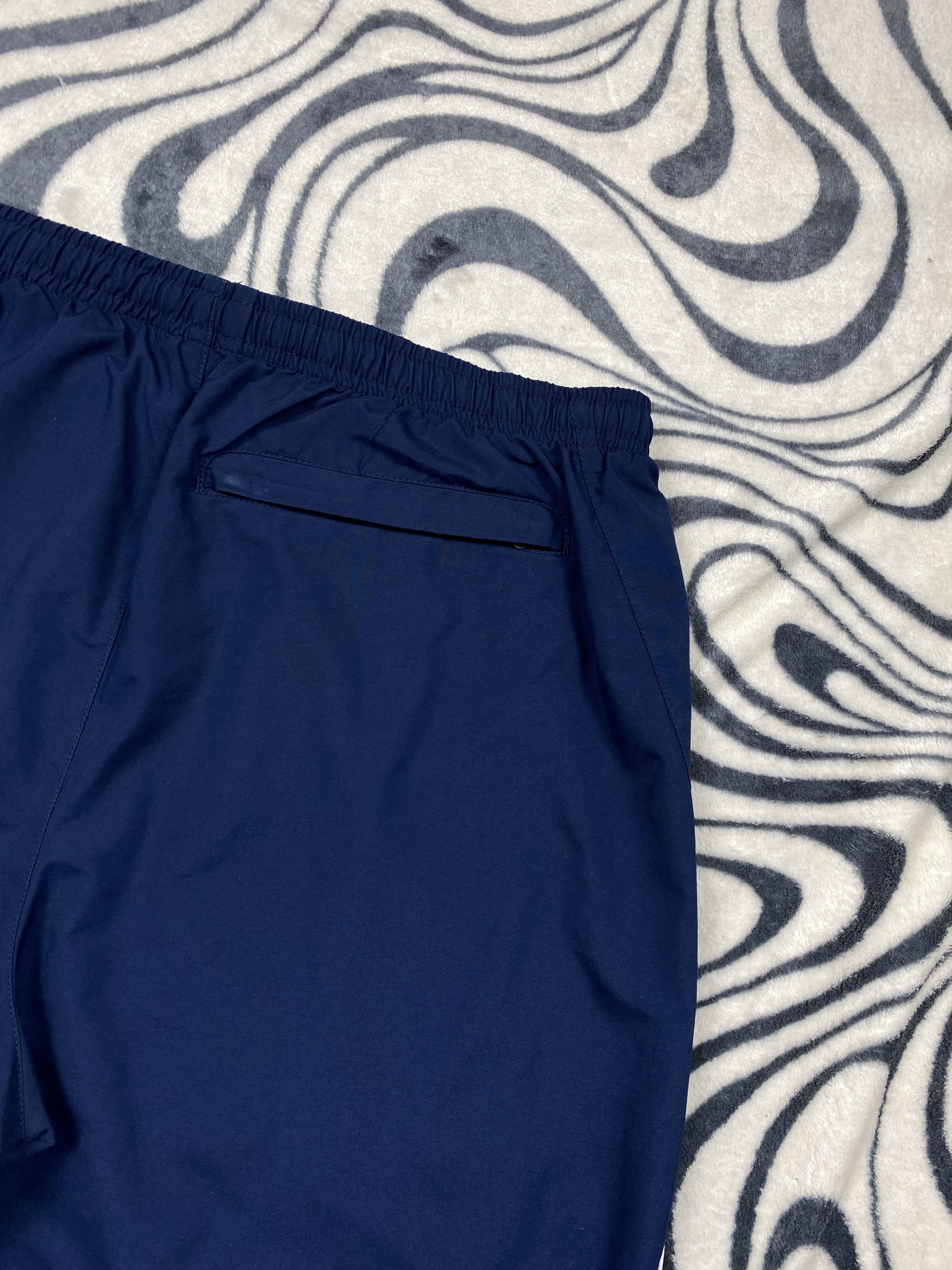 Nike Nike Vintage Mens Nylon Shorts Size US 38 / EU 54 - 7 Thumbnail