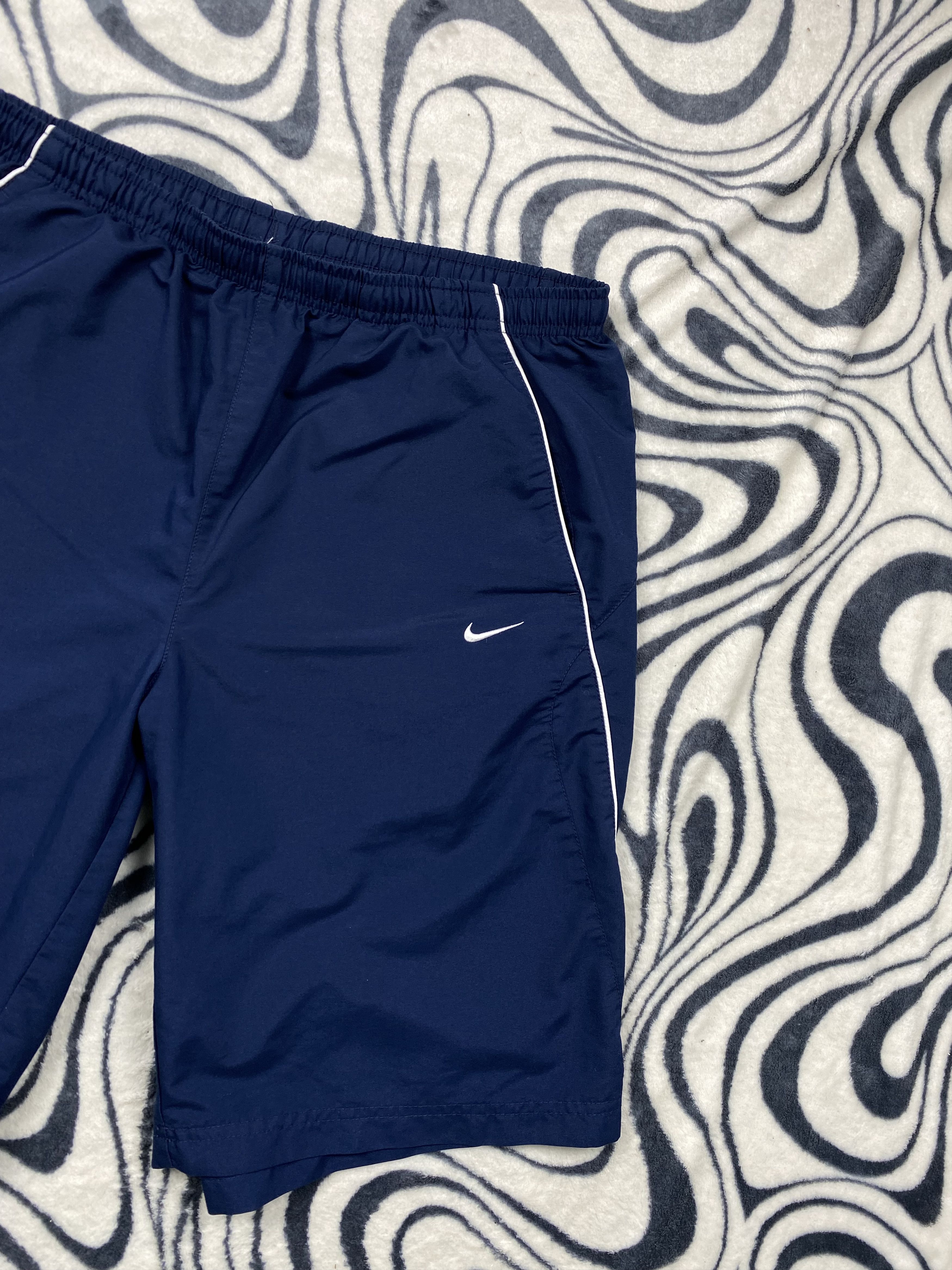 Nike Nike Vintage Mens Nylon Shorts Size US 38 / EU 54 - 2 Thumbnail