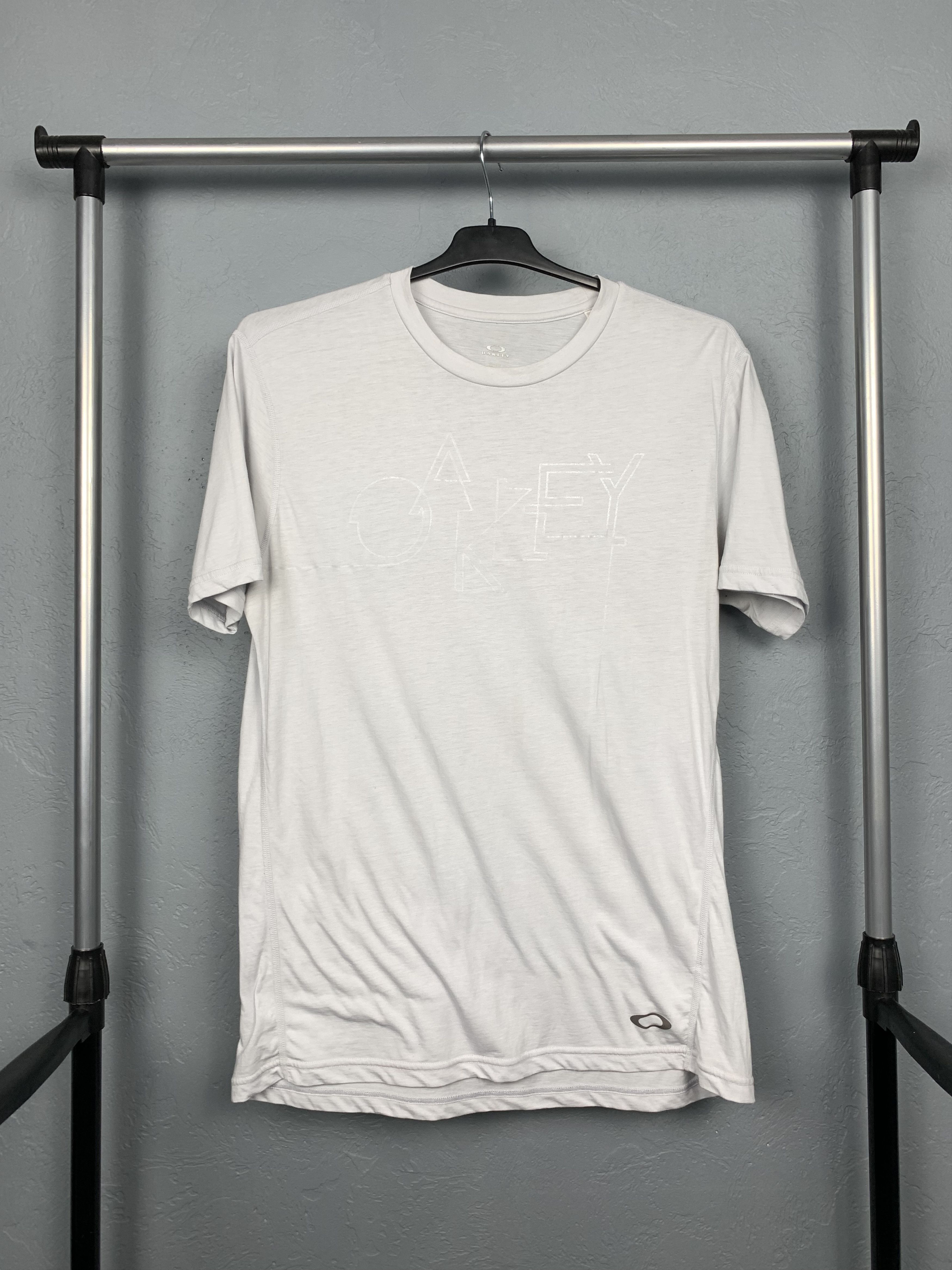 Oakley × Vintage Oakley Vintage Mens T-Shirt Tee Size US L / EU 52-54 / 3 - 1 Thumbnail