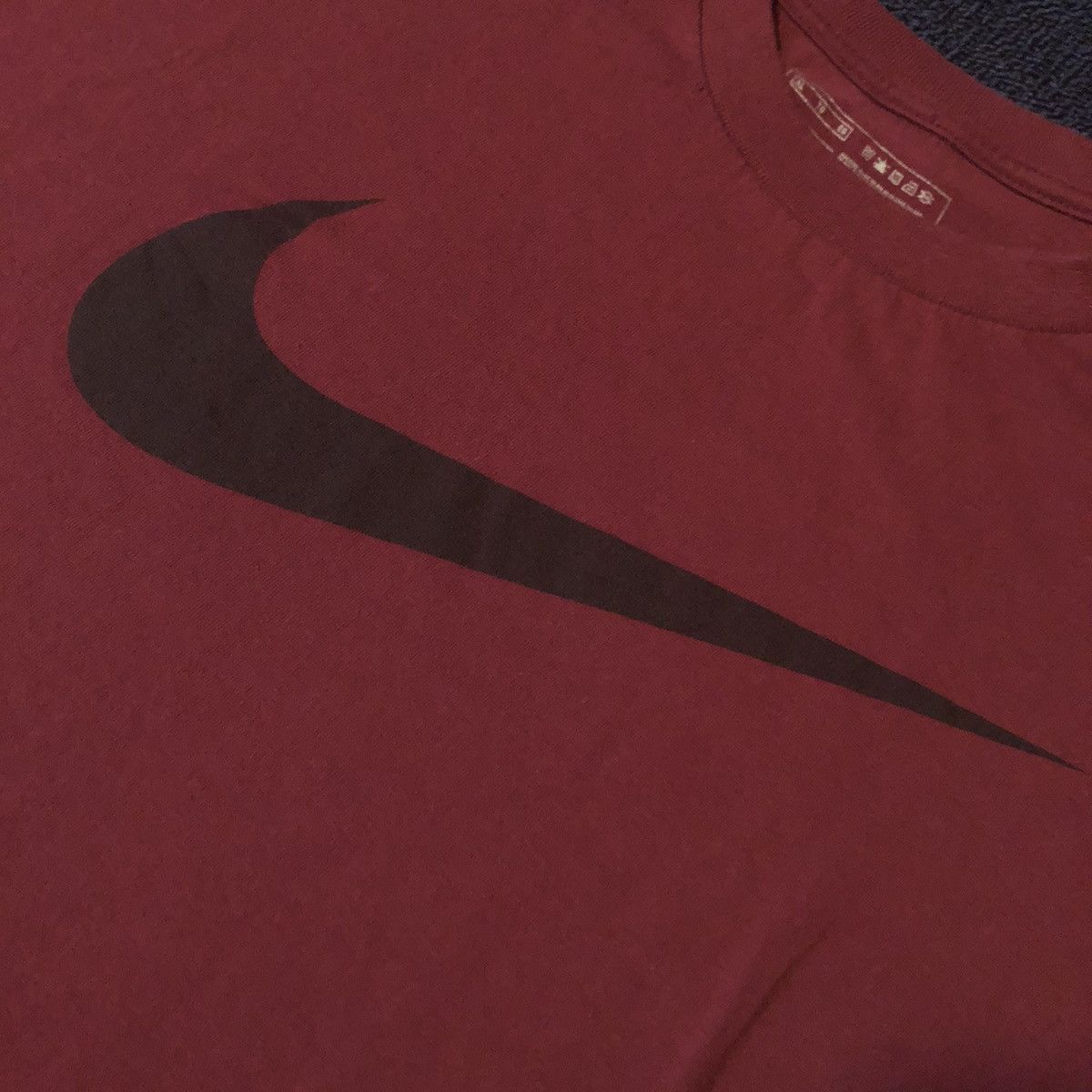 Nike Vintage 00s Nike Big Center Swoosh Logo Longsleeve Tee Size US XL / EU 56 / 4 - 4 Thumbnail